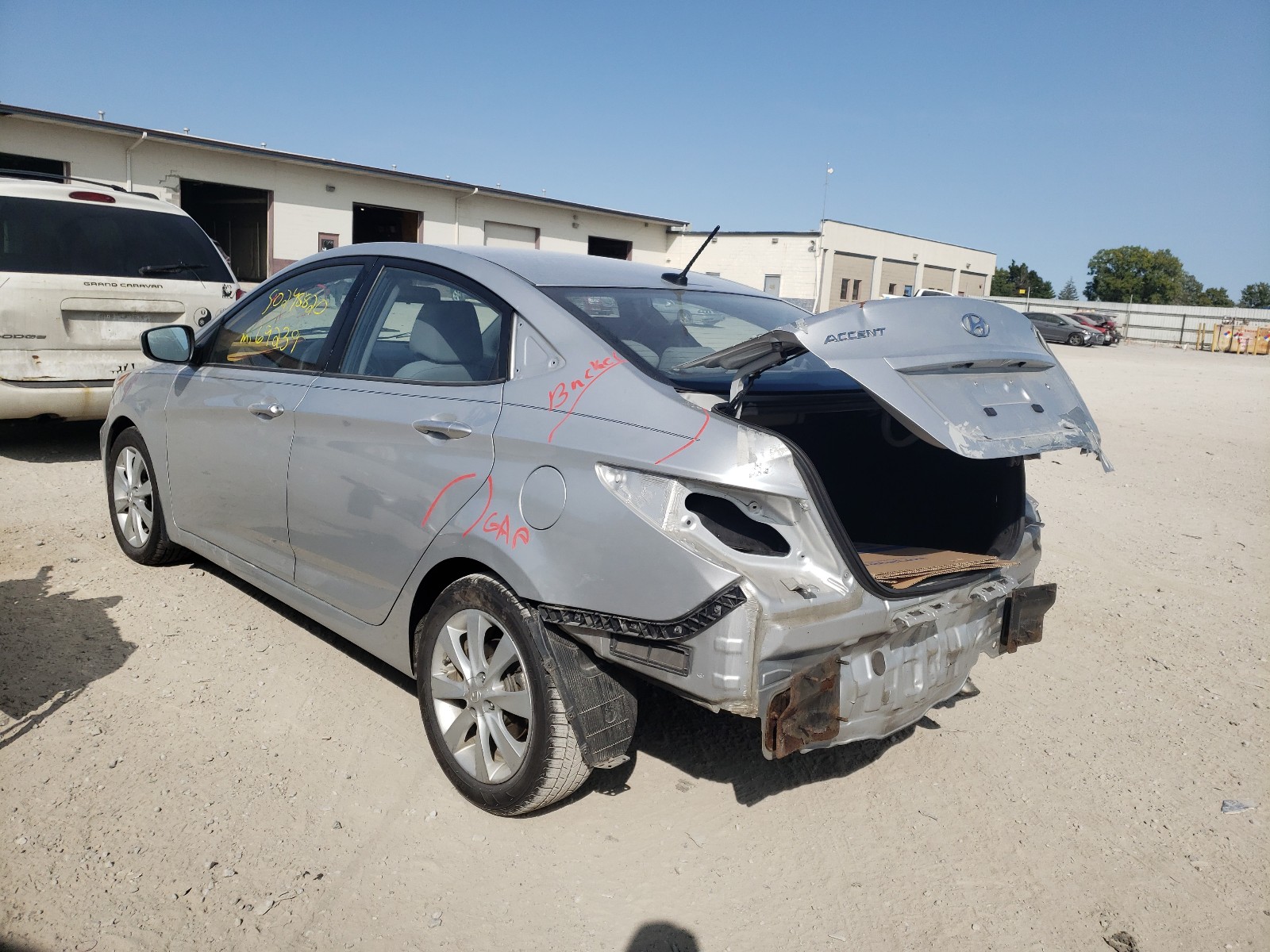 Photo 2 VIN: KMHCU4AE2CU167021 - HYUNDAI ACCENT GLS 