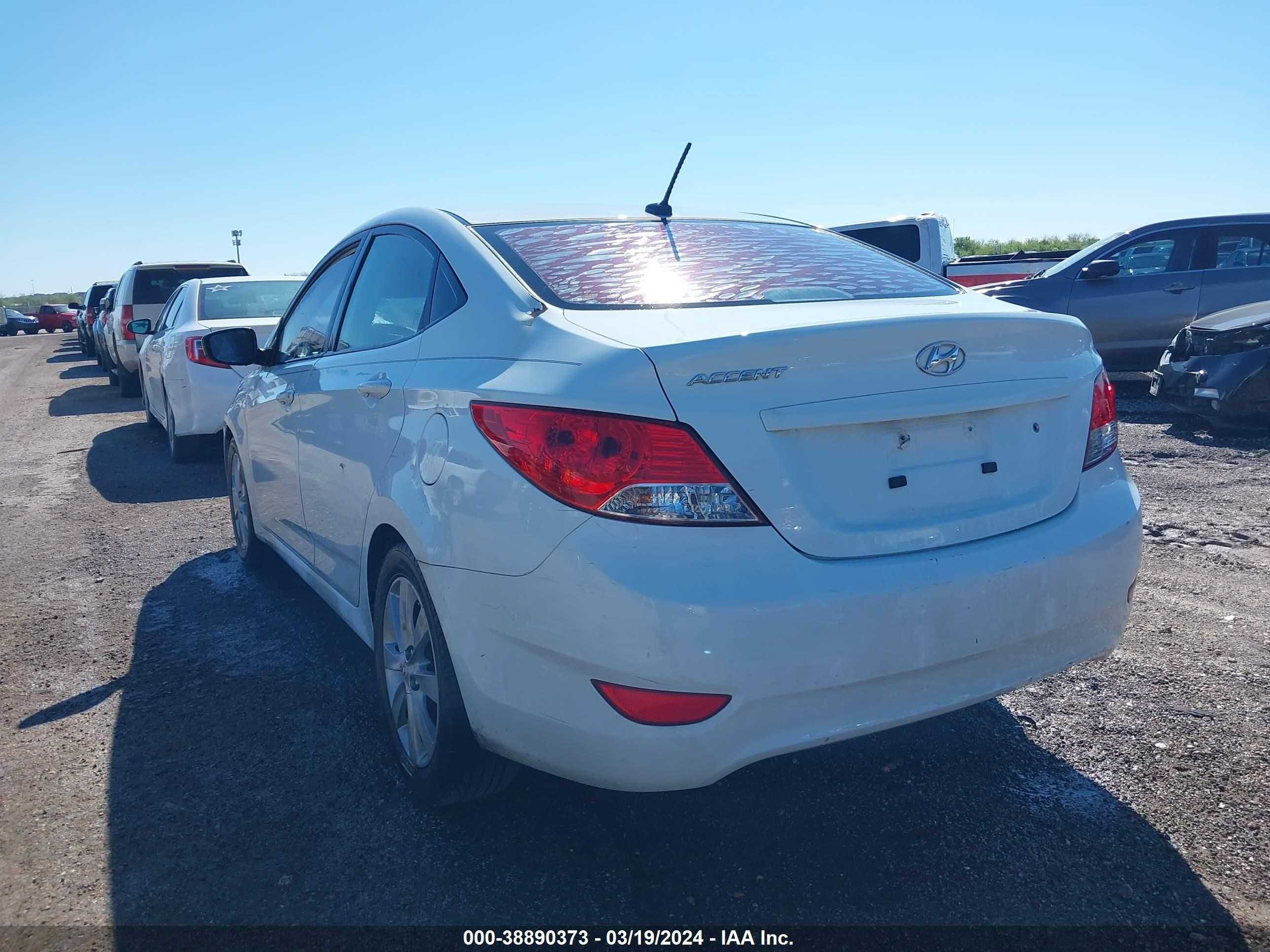 Photo 2 VIN: KMHCU4AE2CU264171 - HYUNDAI ACCENT 