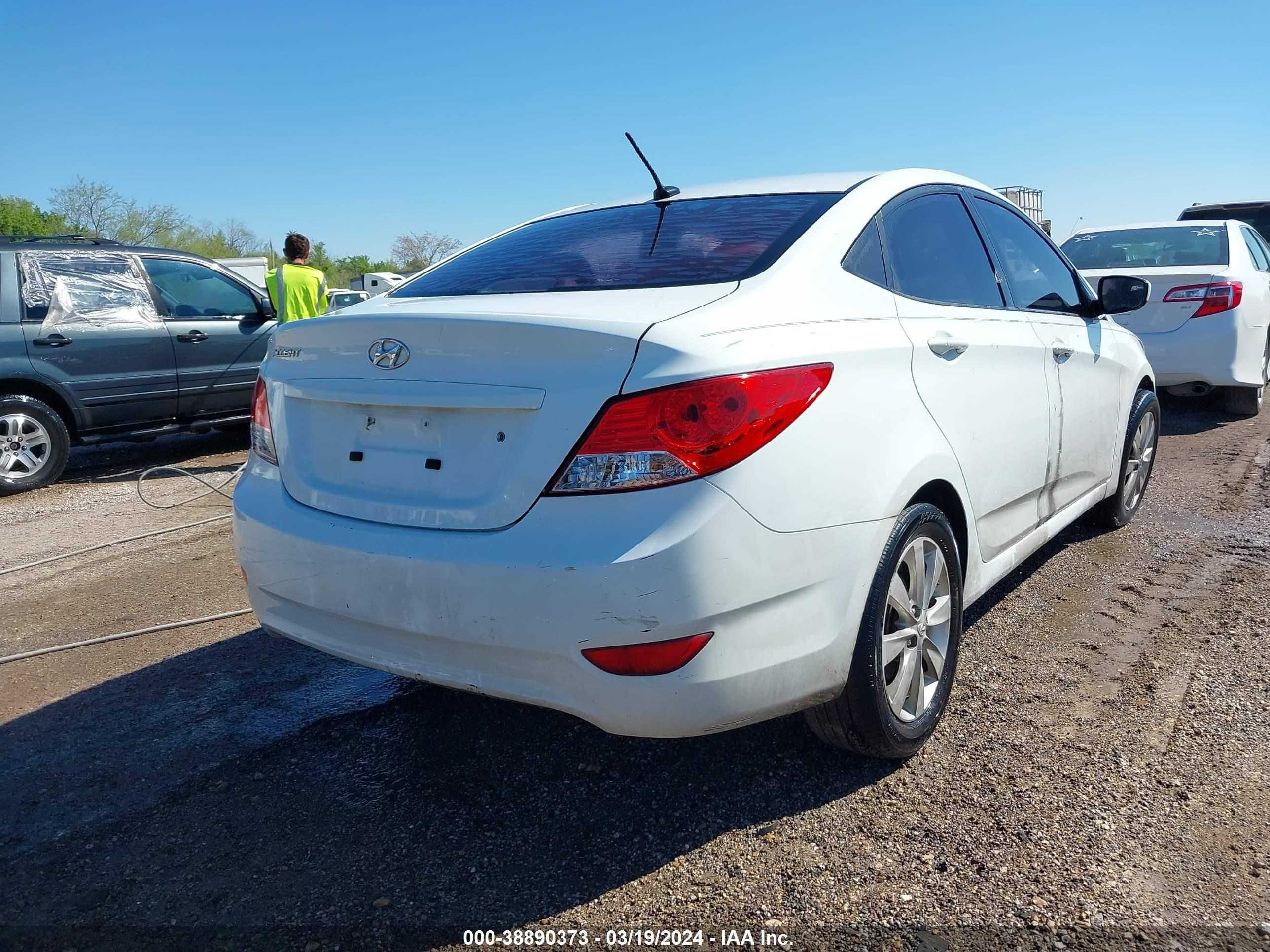 Photo 3 VIN: KMHCU4AE2CU264171 - HYUNDAI ACCENT 