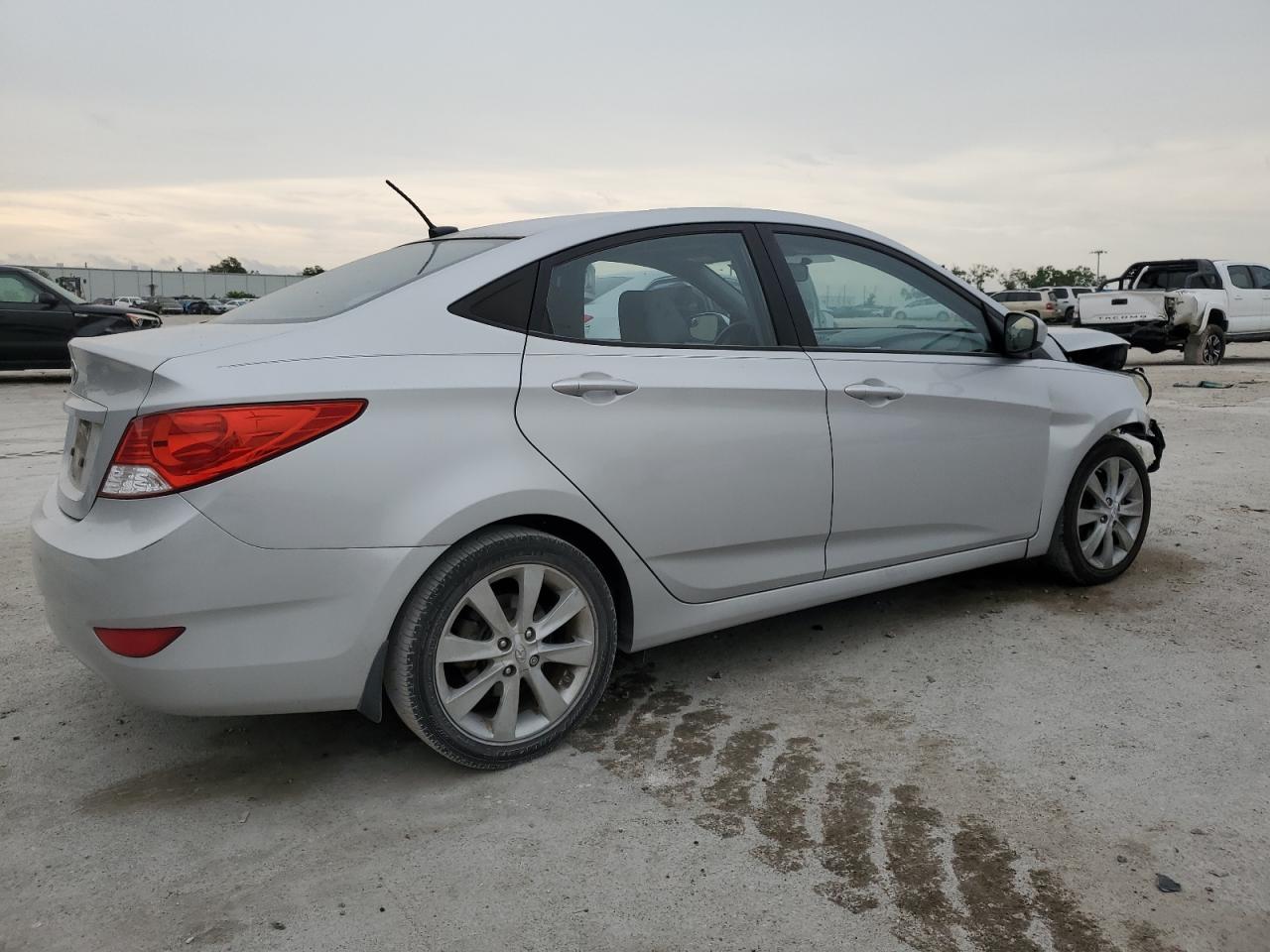 Photo 2 VIN: KMHCU4AE3EU767002 - HYUNDAI ACCENT 