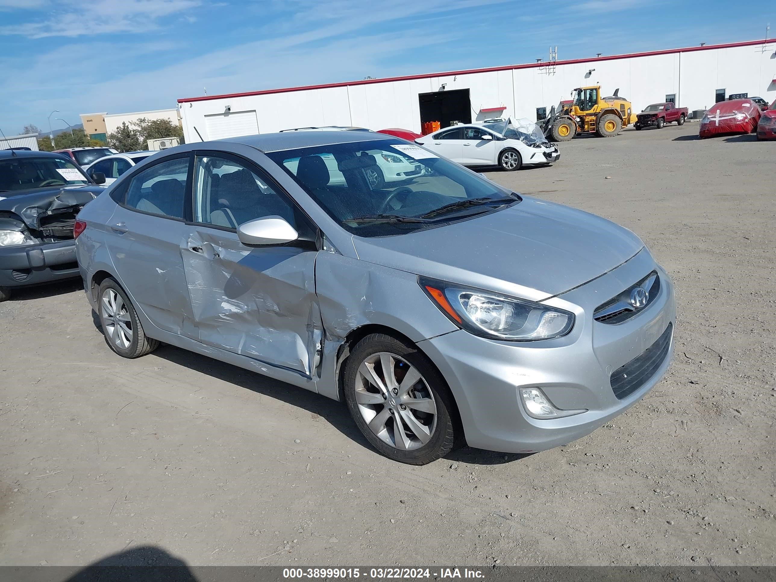 Photo 0 VIN: KMHCU4AE5CU181690 - HYUNDAI ACCENT 