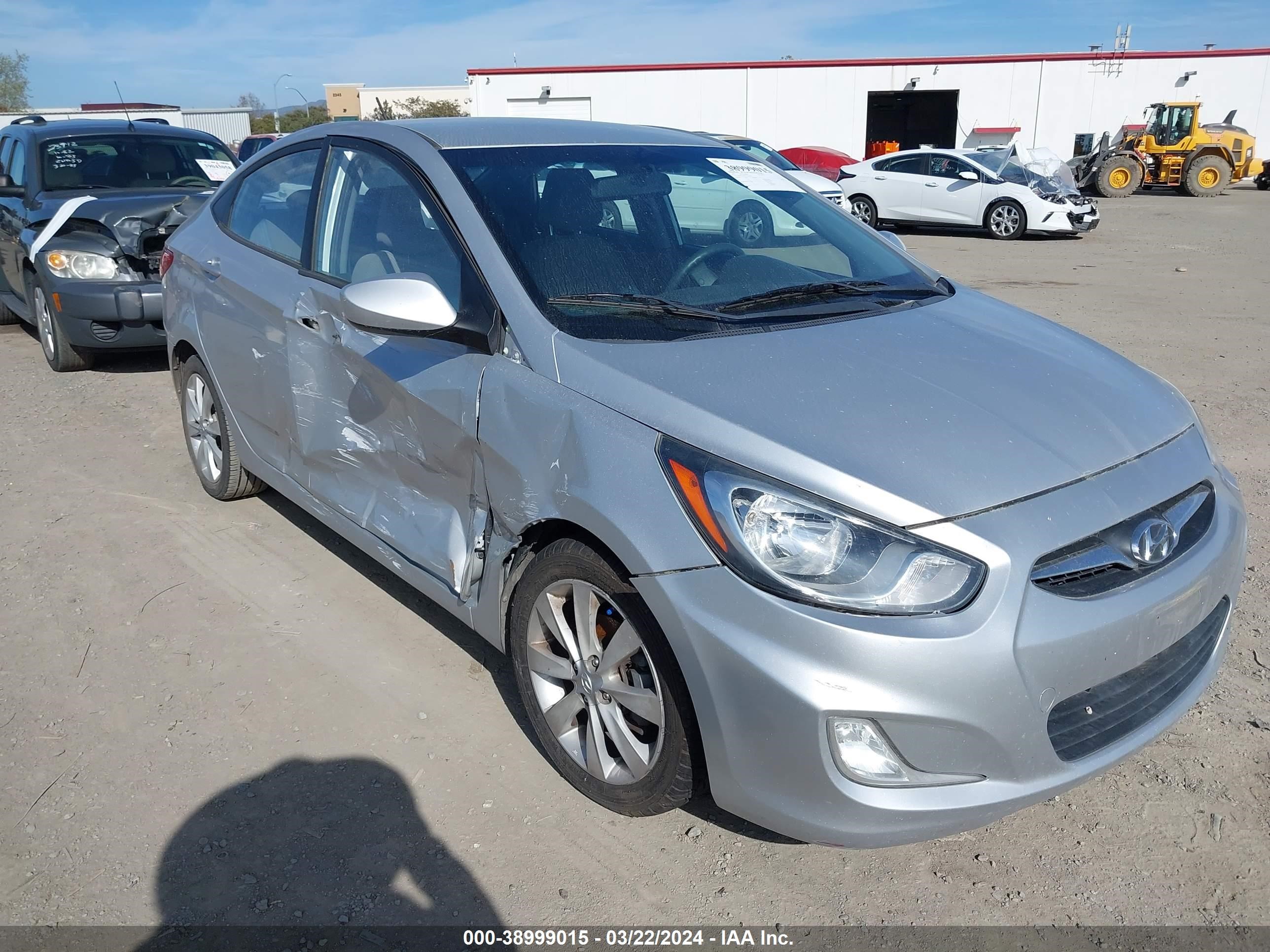 Photo 5 VIN: KMHCU4AE5CU181690 - HYUNDAI ACCENT 