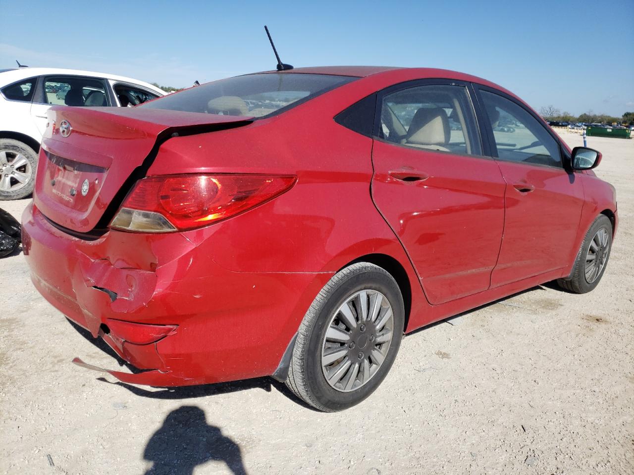 Photo 2 VIN: KMHCU4AE7DU312331 - HYUNDAI ACCENT 