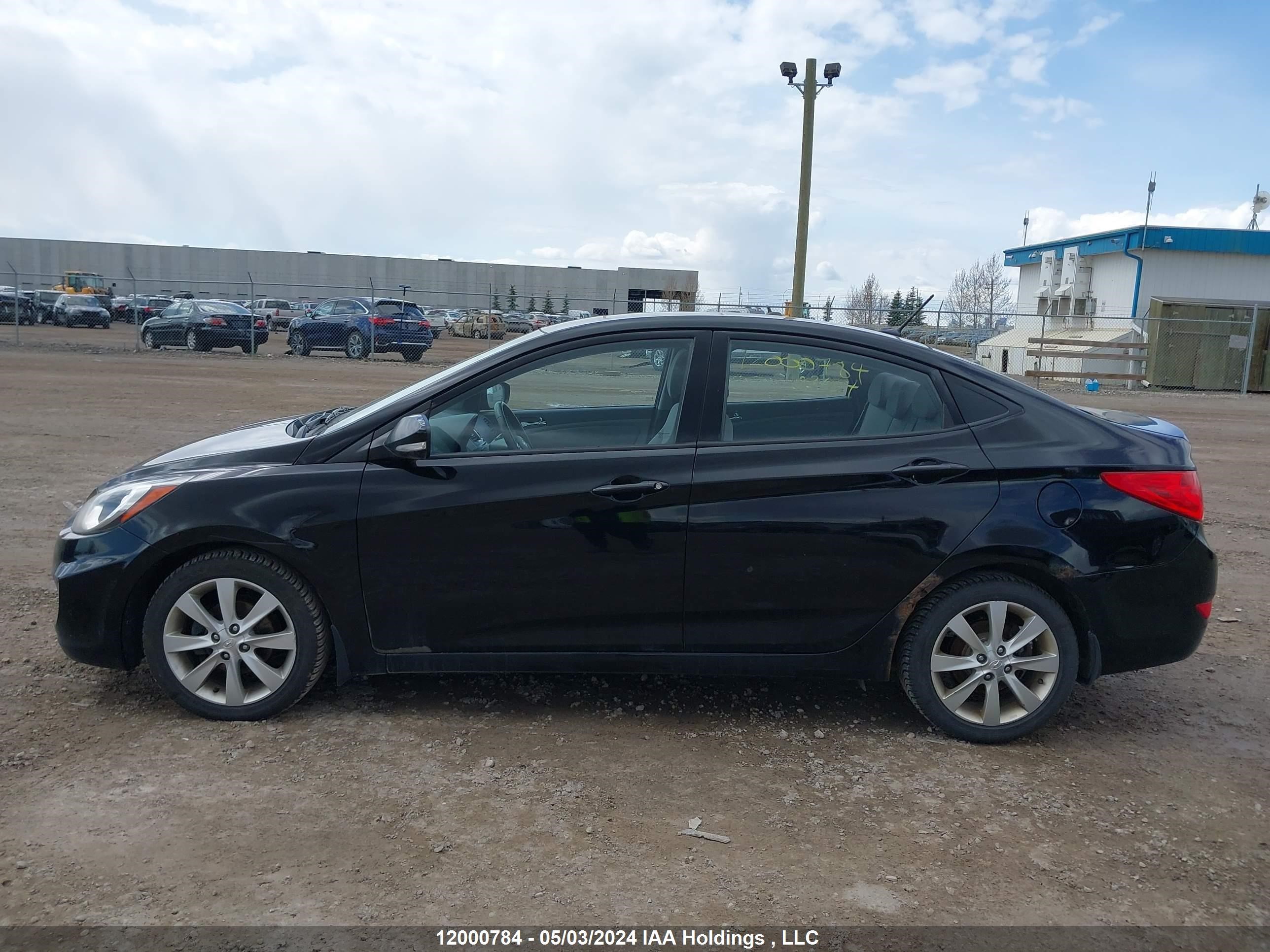 Photo 13 VIN: KMHCU4AE7DU456882 - HYUNDAI ACCENT 