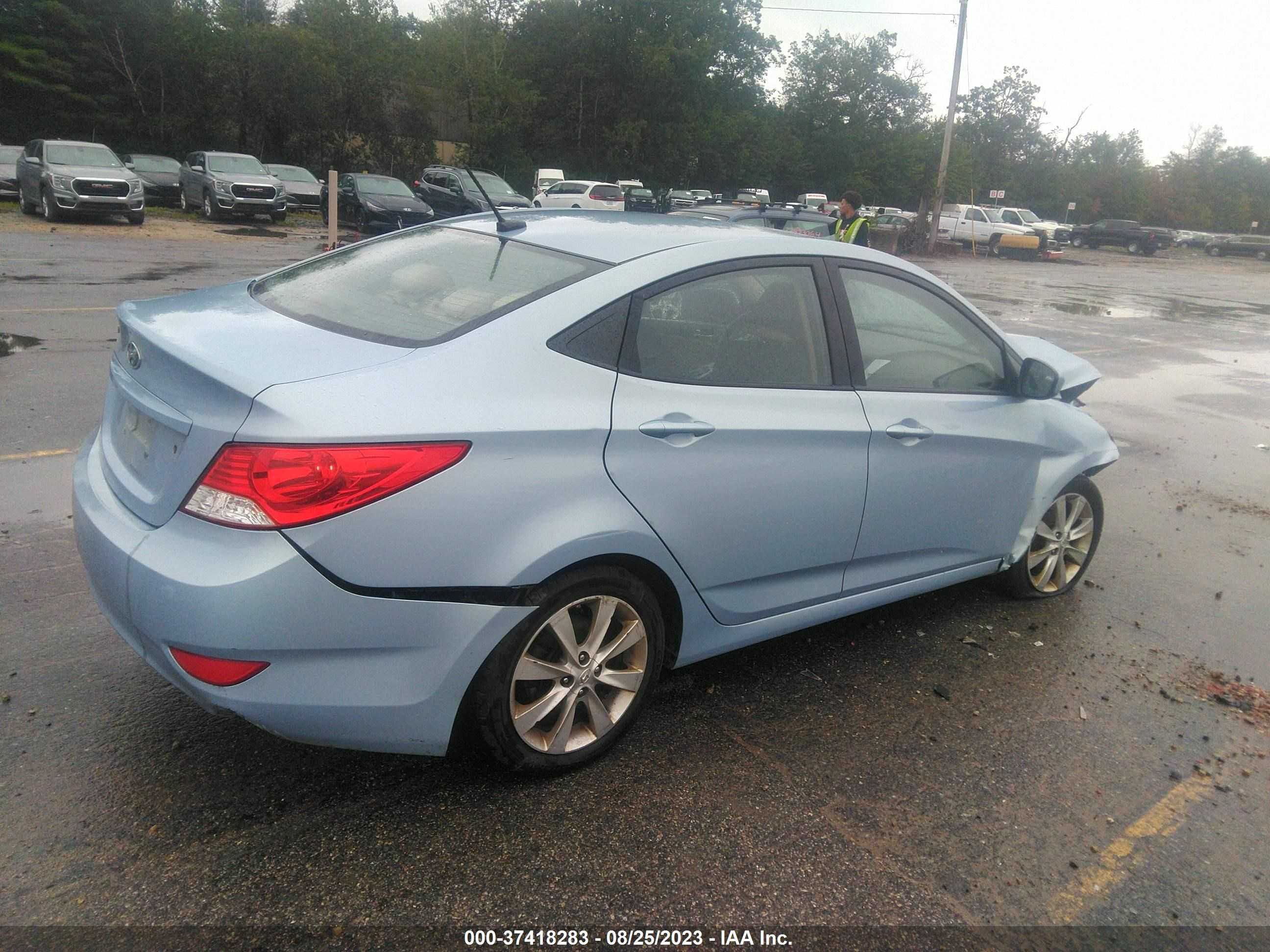 Photo 3 VIN: KMHCU4AE9CU063562 - HYUNDAI ACCENT 