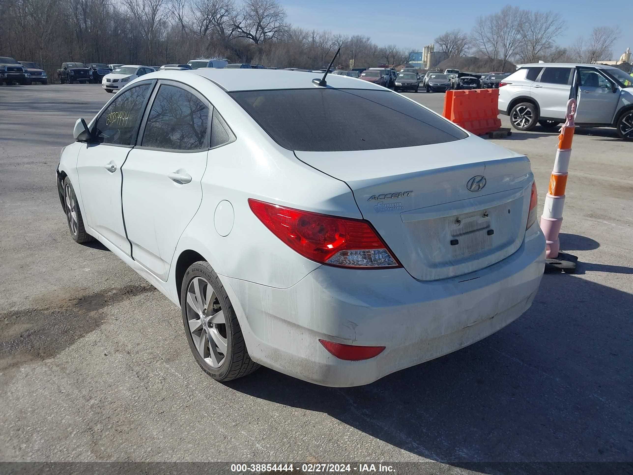 Photo 2 VIN: KMHCU4AE9CU095945 - HYUNDAI ACCENT 