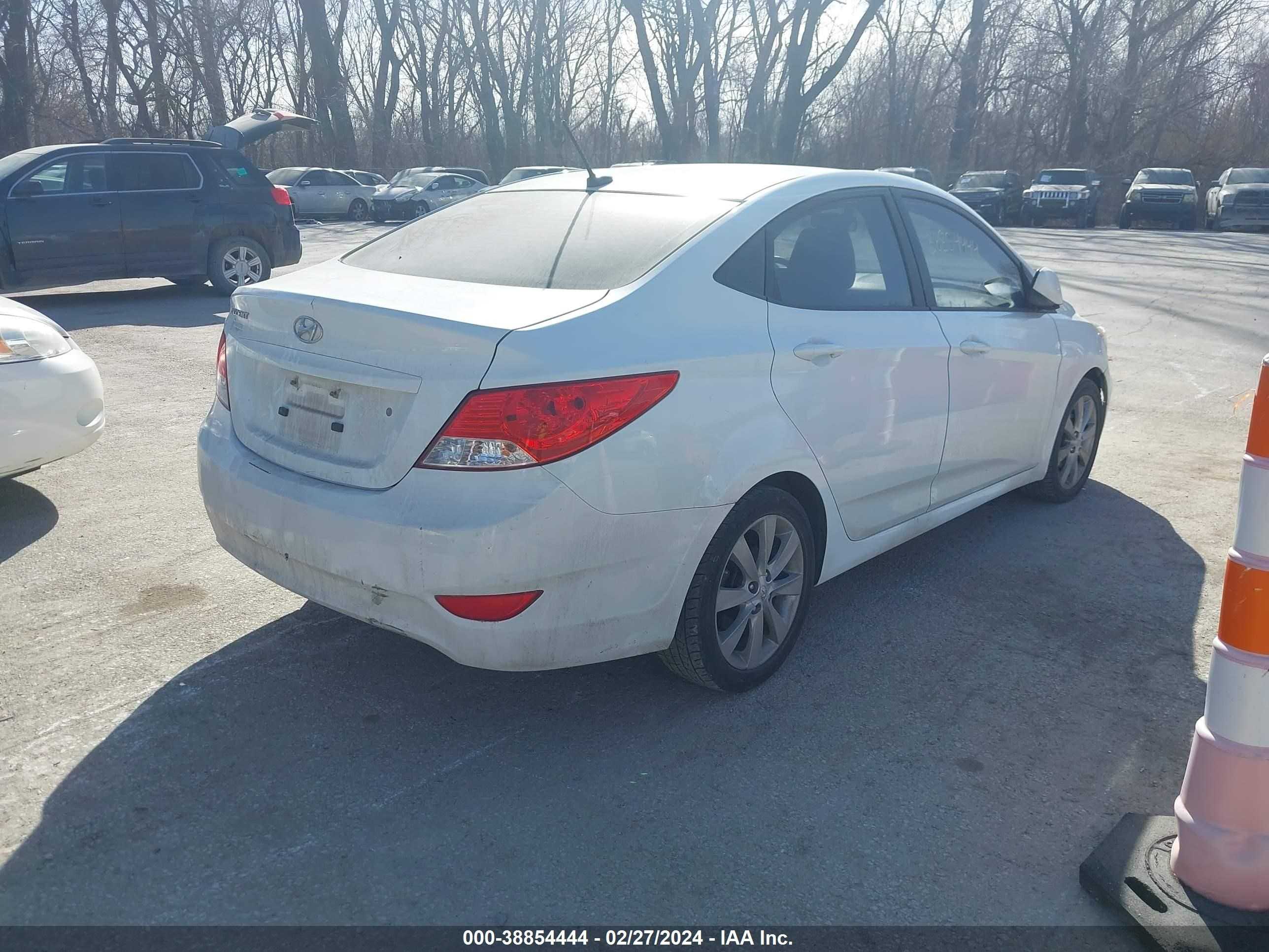 Photo 3 VIN: KMHCU4AE9CU095945 - HYUNDAI ACCENT 