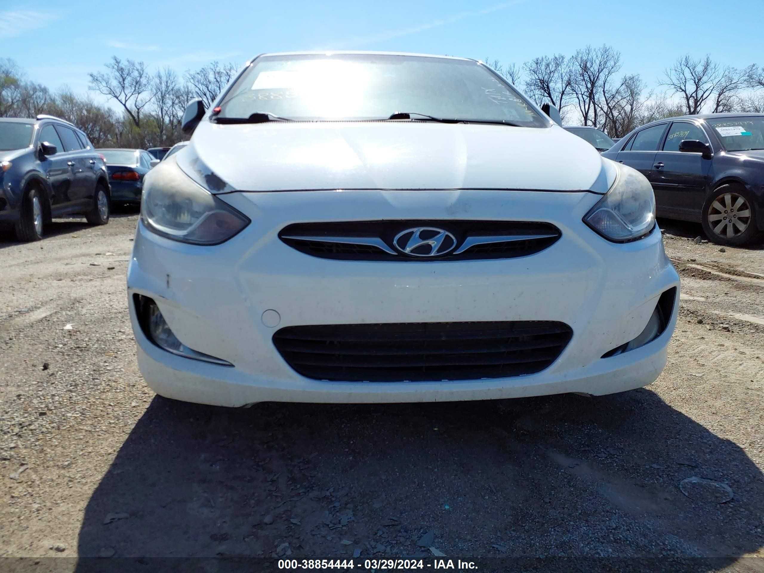 Photo 5 VIN: KMHCU4AE9CU095945 - HYUNDAI ACCENT 