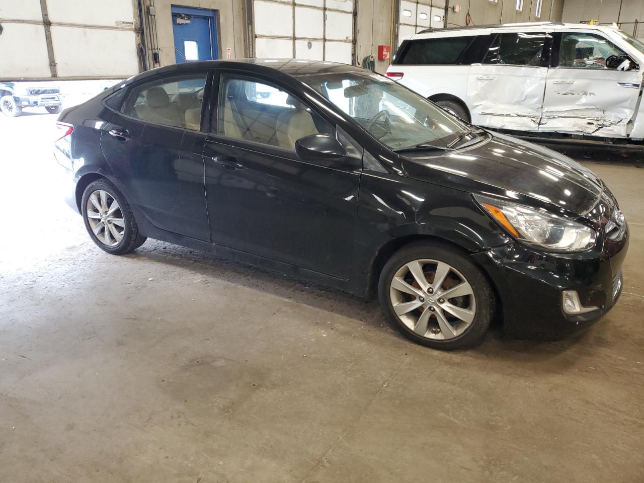 Photo 3 VIN: KMHCU4AEXCU166229 - HYUNDAI ACCENT 