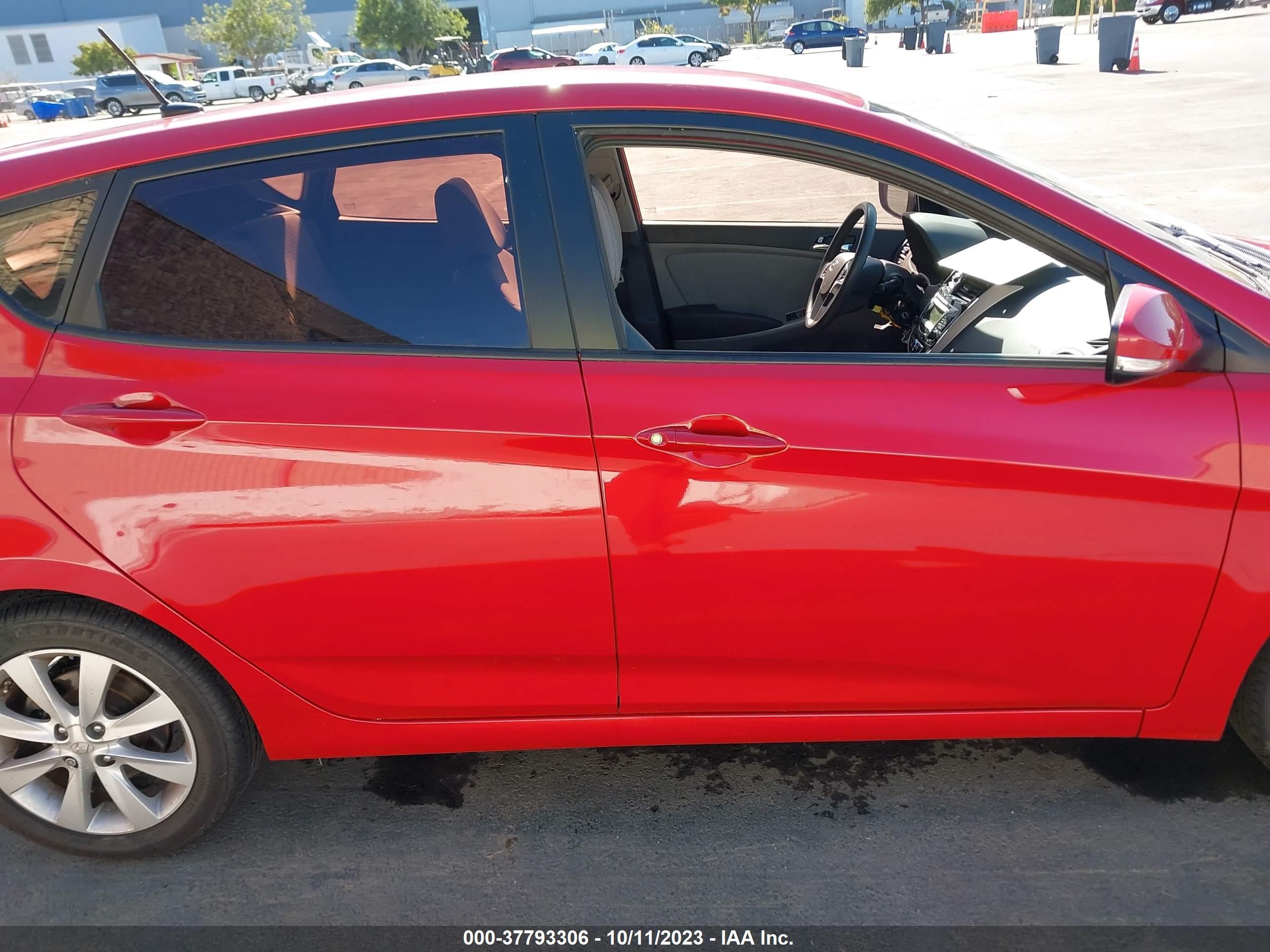 Photo 12 VIN: KMHCU5AE2DU076712 - HYUNDAI ACCENT 