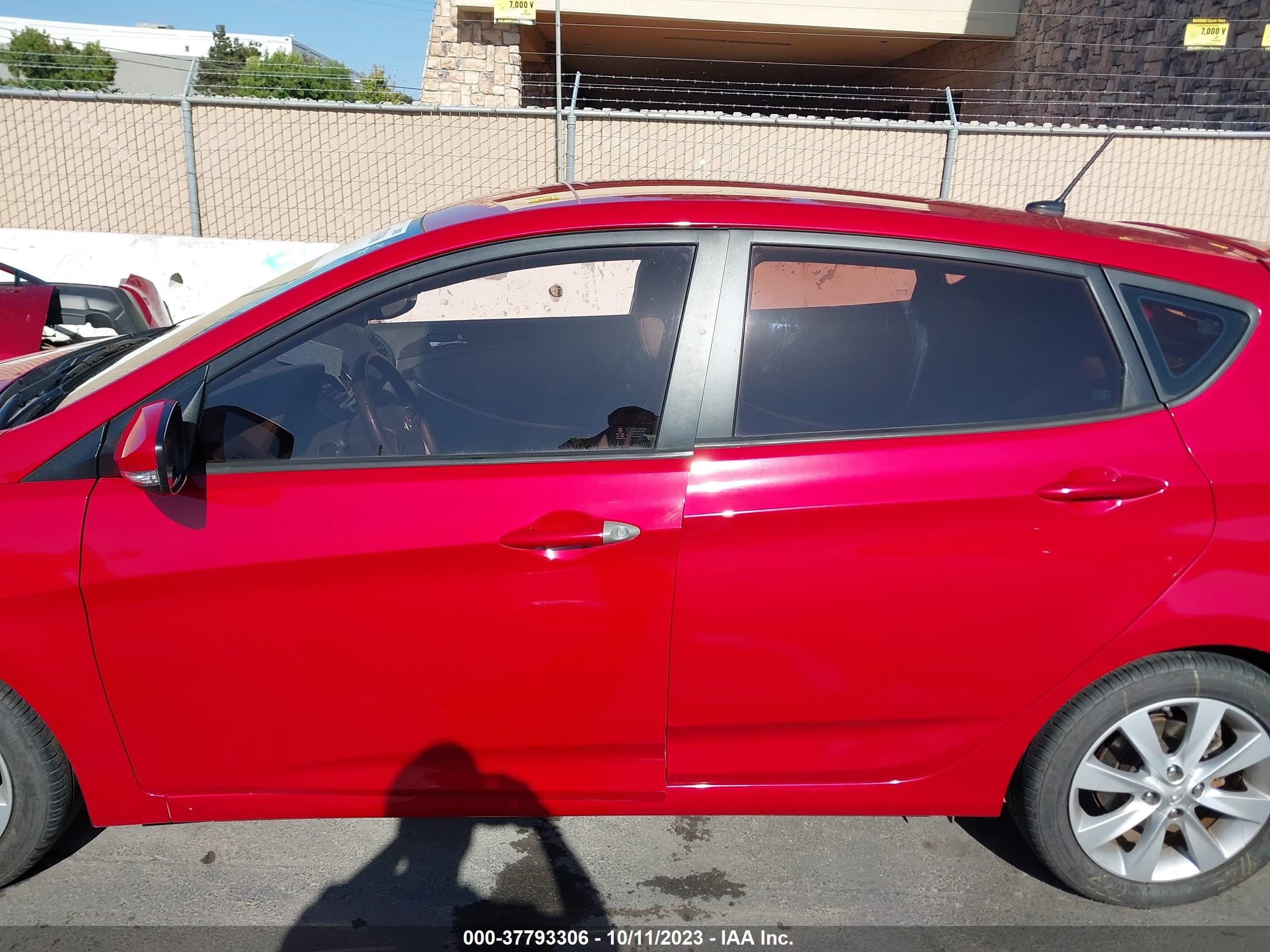 Photo 13 VIN: KMHCU5AE2DU076712 - HYUNDAI ACCENT 