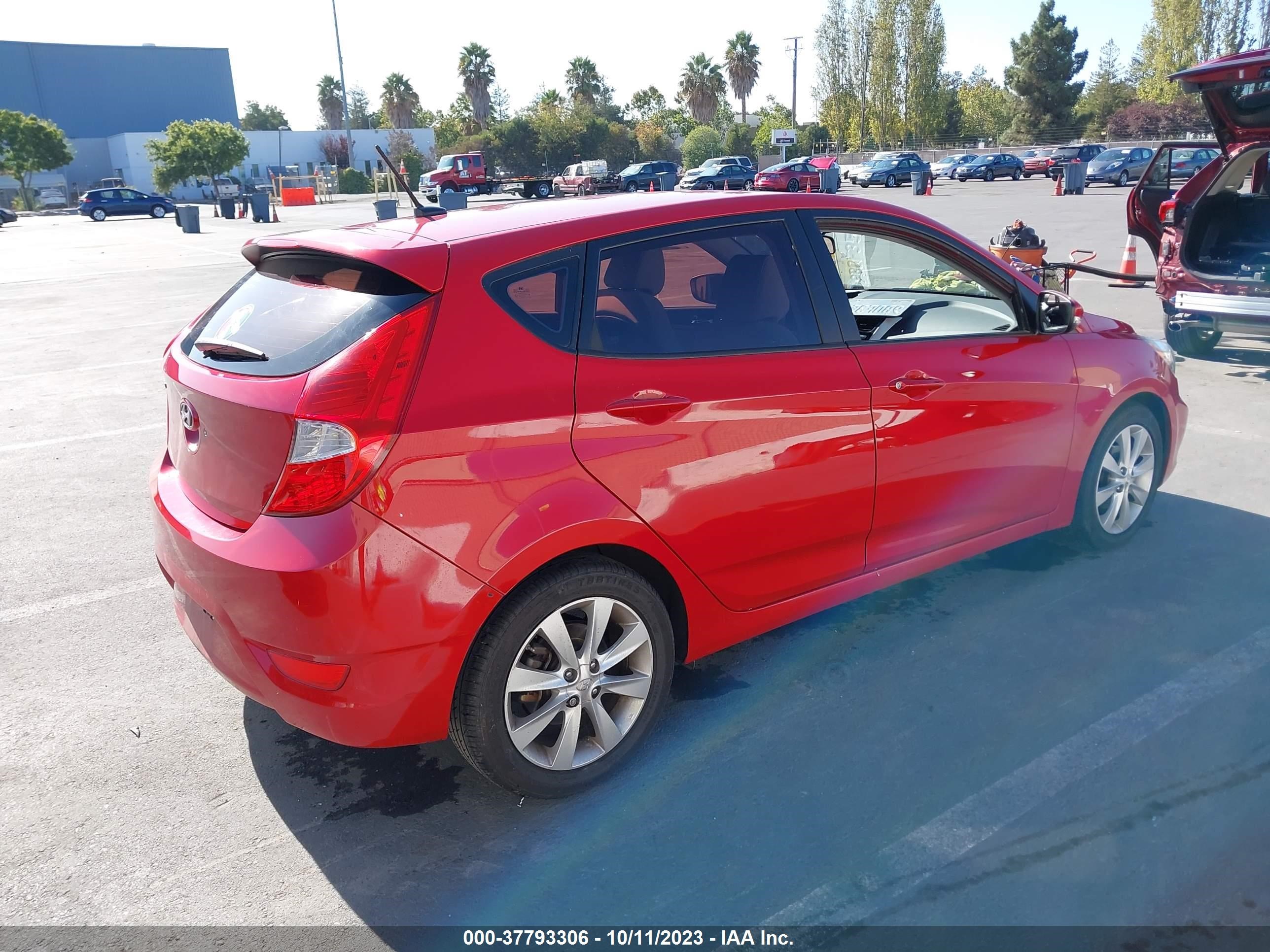 Photo 3 VIN: KMHCU5AE2DU076712 - HYUNDAI ACCENT 