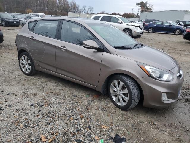 Photo 3 VIN: KMHCU5AE4DU067655 - HYUNDAI ACCENT 