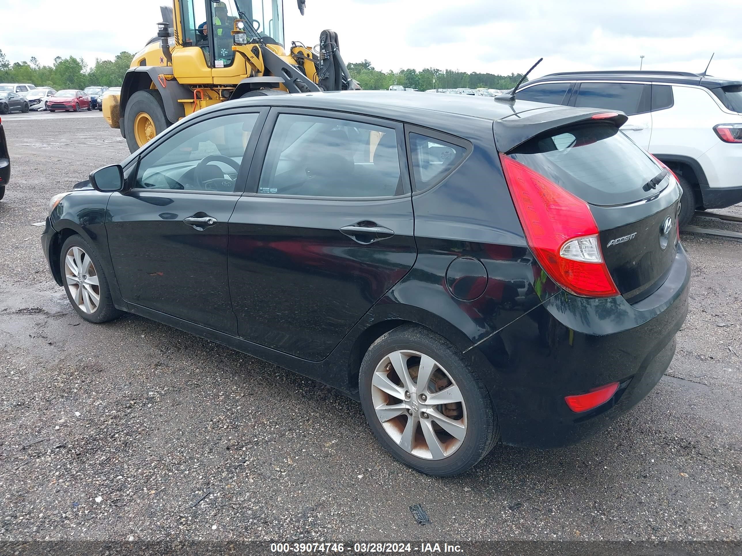 Photo 2 VIN: KMHCU5AE5CU037269 - HYUNDAI ACCENT 