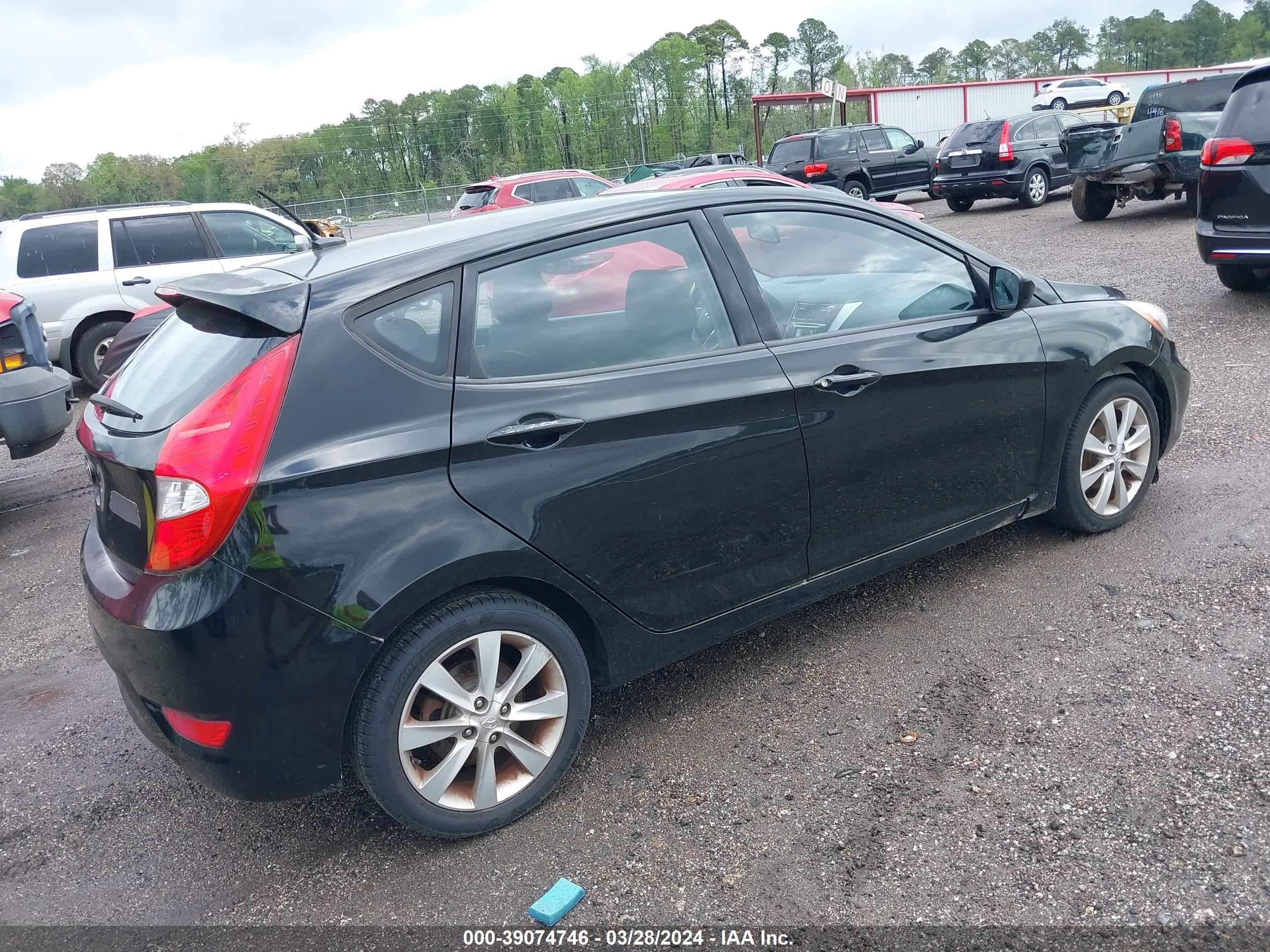 Photo 3 VIN: KMHCU5AE5CU037269 - HYUNDAI ACCENT 