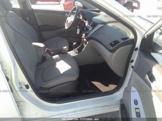 Photo 4 VIN: KMHCU5AE5HU359983 - HYUNDAI ACCENT 