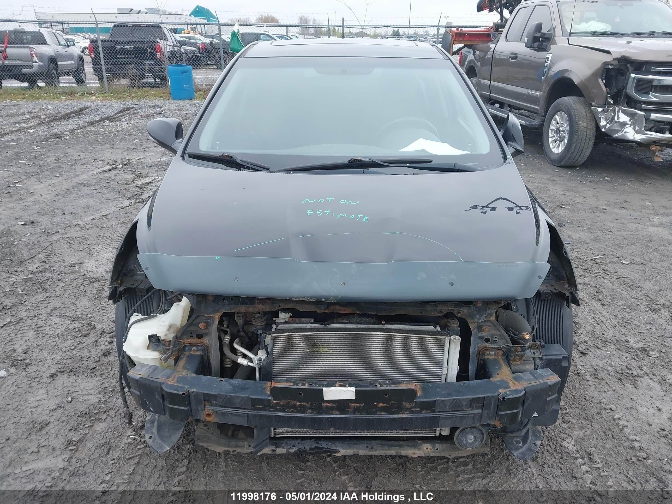 Photo 12 VIN: KMHCU5AE6CU057076 - HYUNDAI ACCENT 