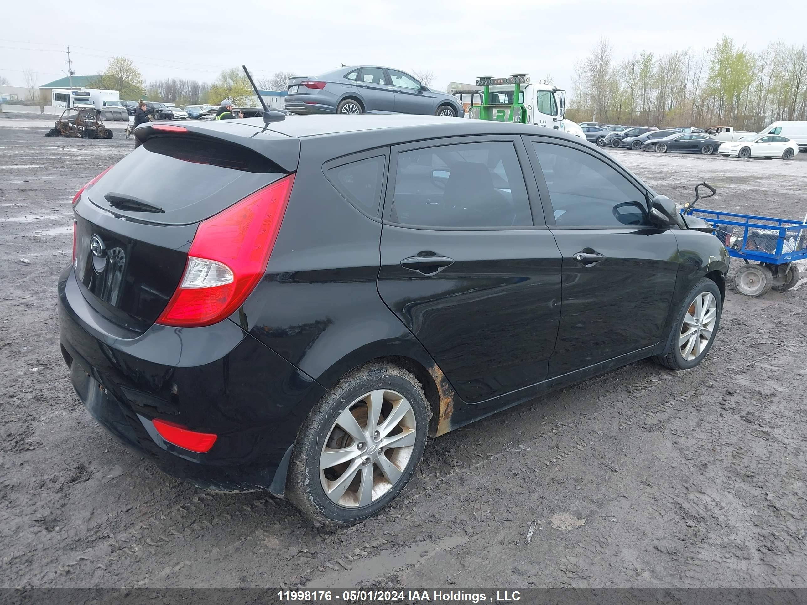 Photo 3 VIN: KMHCU5AE6CU057076 - HYUNDAI ACCENT 