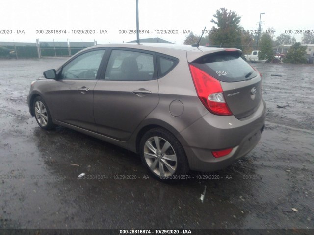 Photo 2 VIN: KMHCU5AE6DU089141 - HYUNDAI ACCENT 