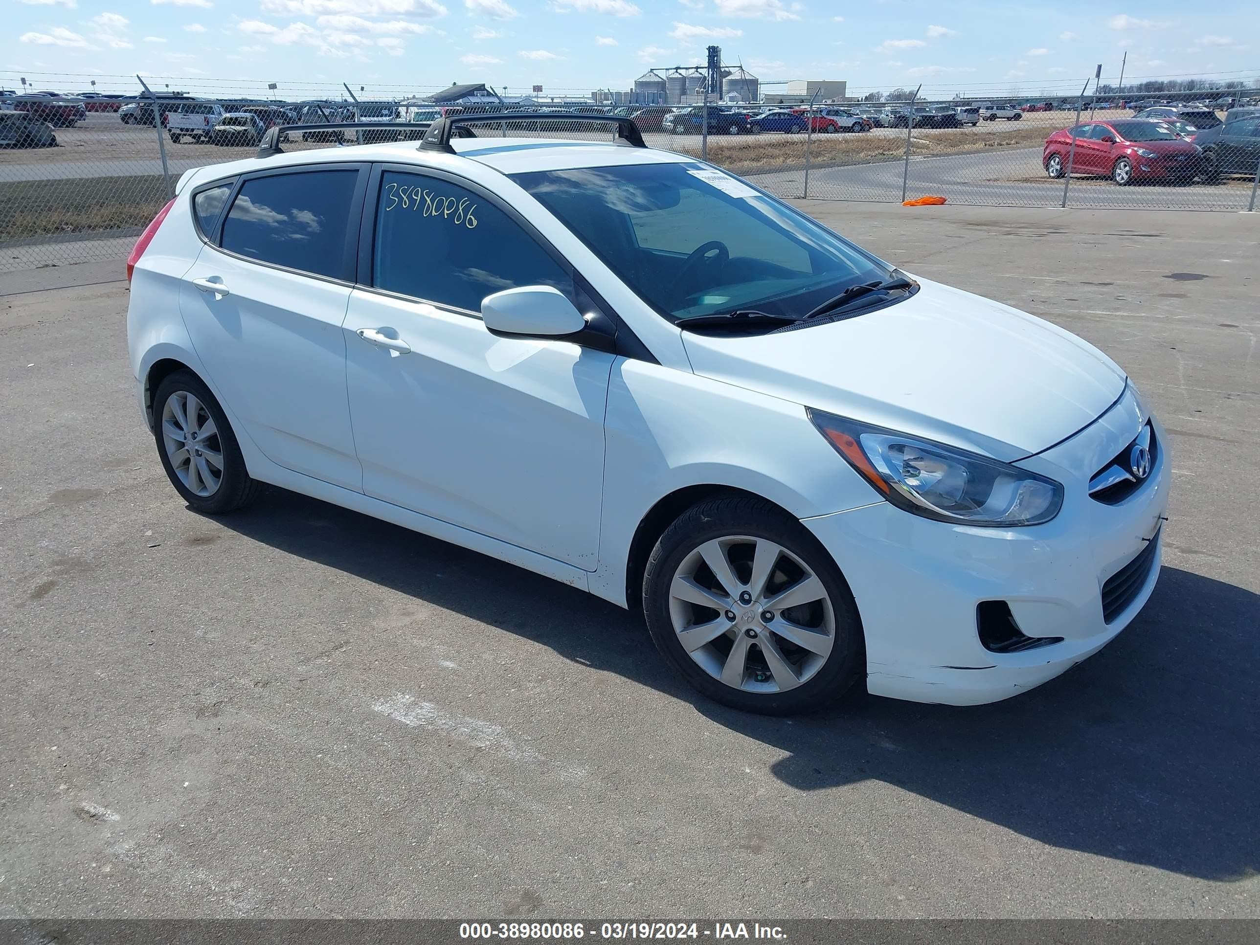 Photo 0 VIN: KMHCU5AEXCU031452 - HYUNDAI ACCENT 