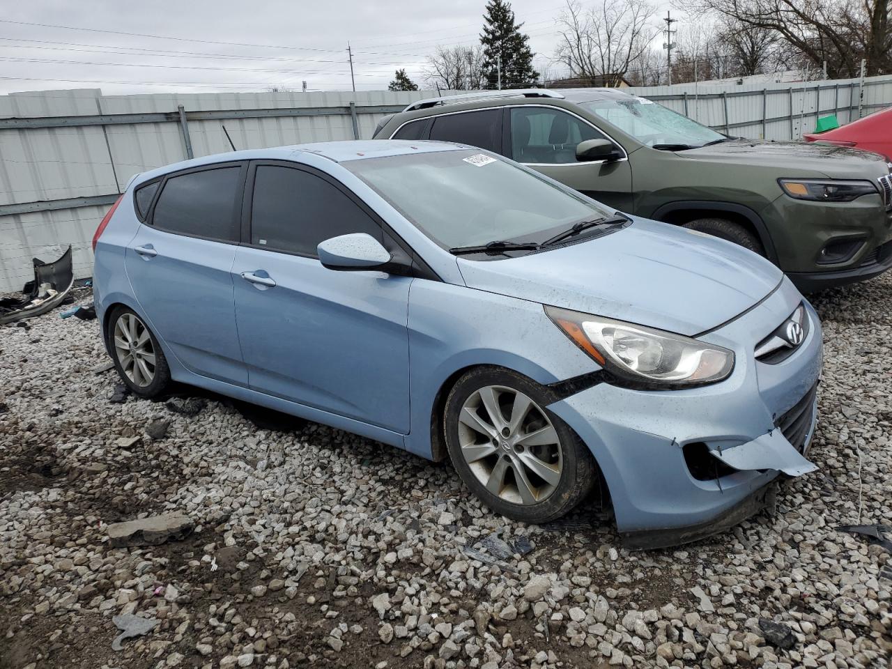 Photo 3 VIN: KMHCU5AEXCU049823 - HYUNDAI ACCENT 