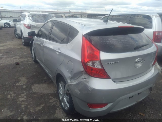 Photo 2 VIN: KMHCU5AEXDU074643 - HYUNDAI ACCENT 