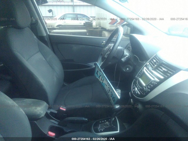 Photo 4 VIN: KMHCU5AEXDU074643 - HYUNDAI ACCENT 