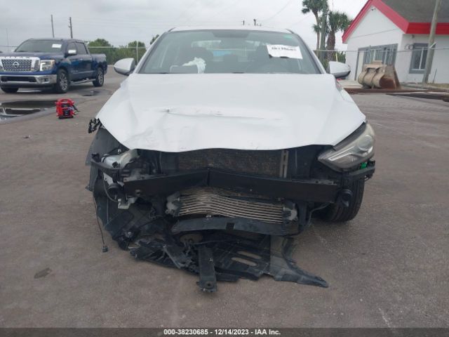 Photo 5 VIN: KMHD04LB1JU554983 - HYUNDAI ELANTRA 