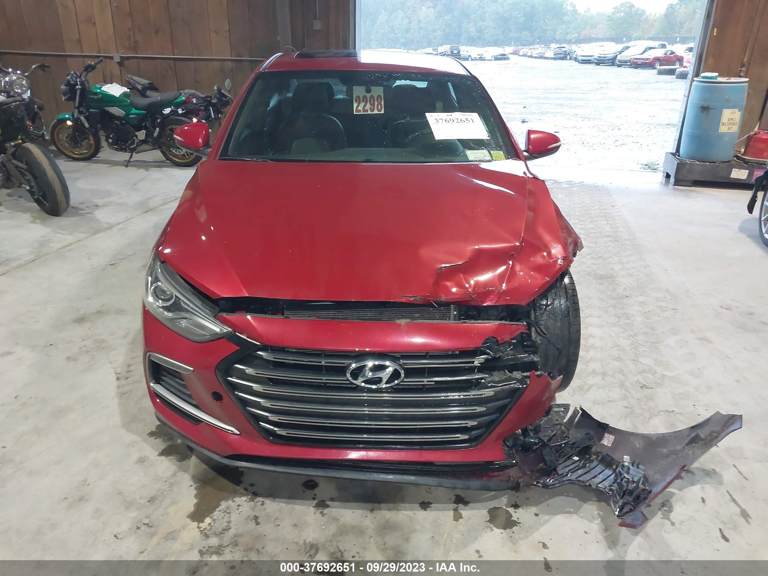 Photo 11 VIN: KMHD04LB2HU358352 - HYUNDAI ELANTRA 