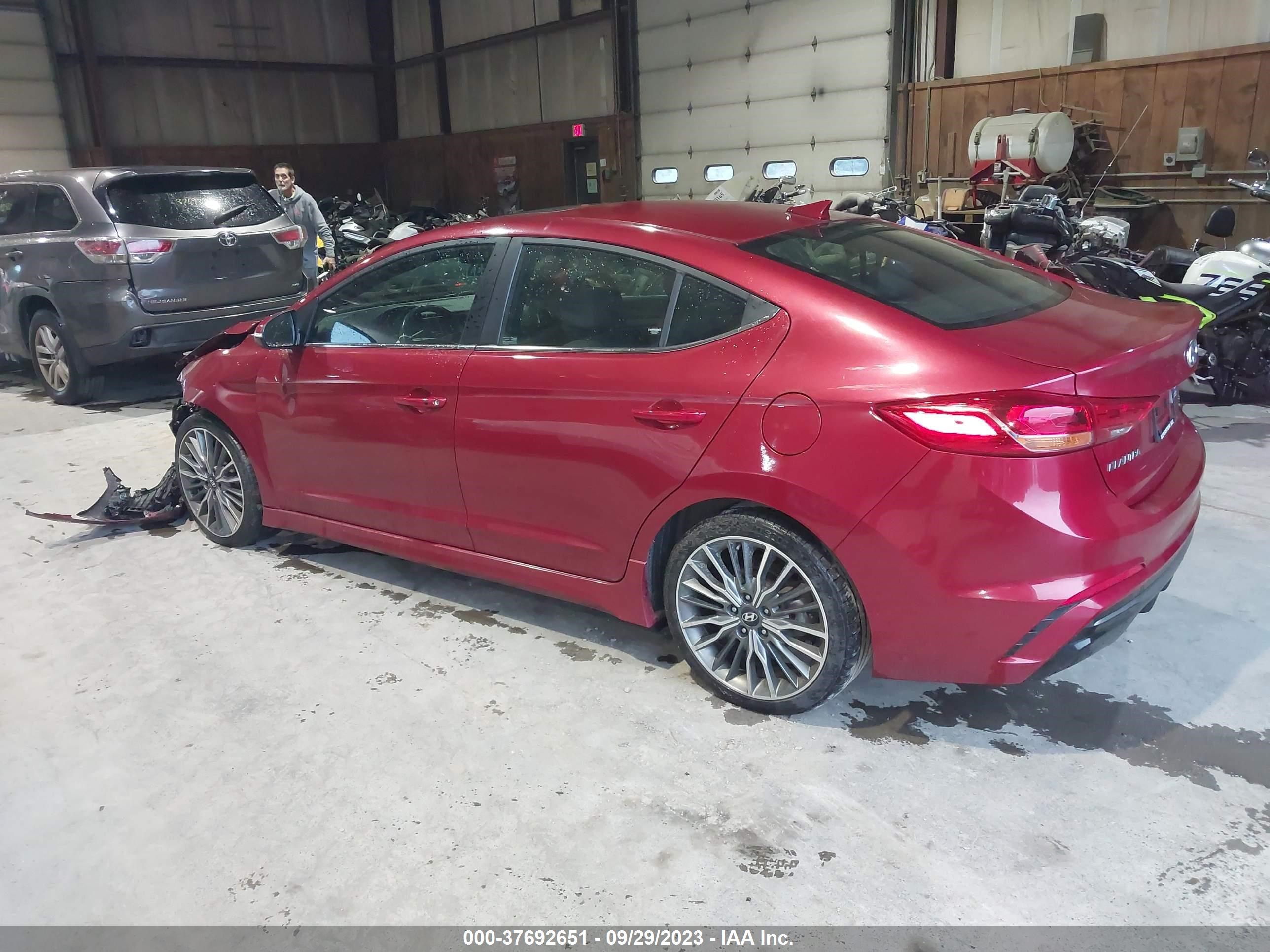 Photo 2 VIN: KMHD04LB2HU358352 - HYUNDAI ELANTRA 