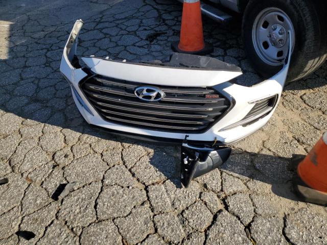 Photo 11 VIN: KMHD04LB9HU320472 - HYUNDAI ELANTRA 