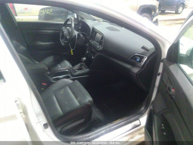 Photo 4 VIN: KMHD04LB9HU333285 - HYUNDAI ELANTRA 