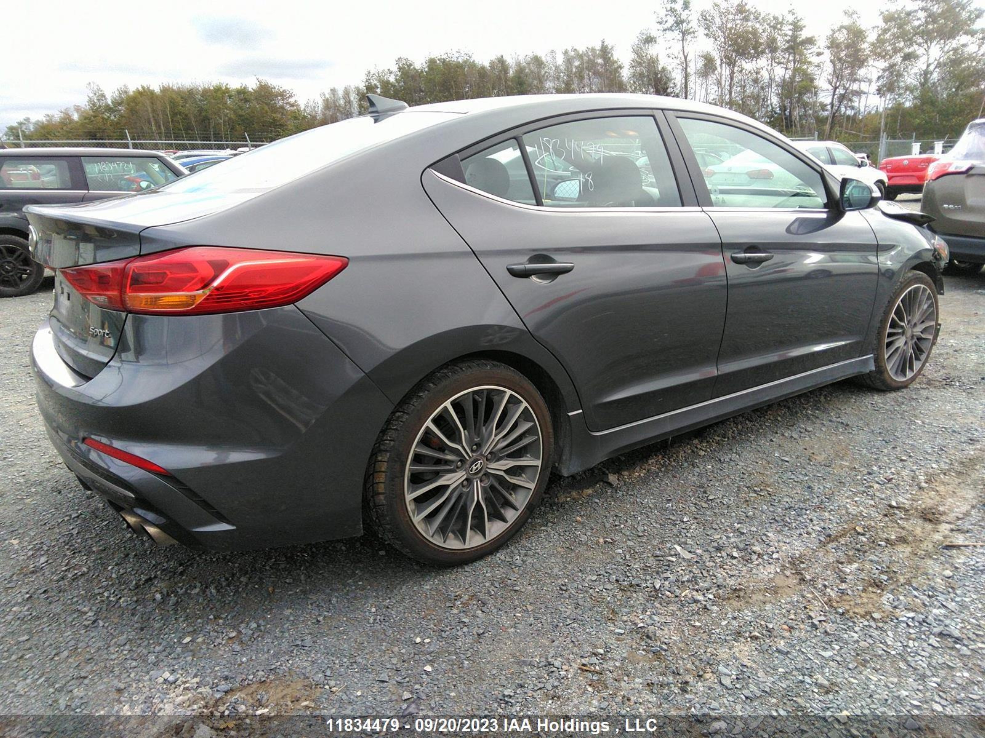 Photo 3 VIN: KMHD04LB9JU706850 - HYUNDAI ELANTRA 