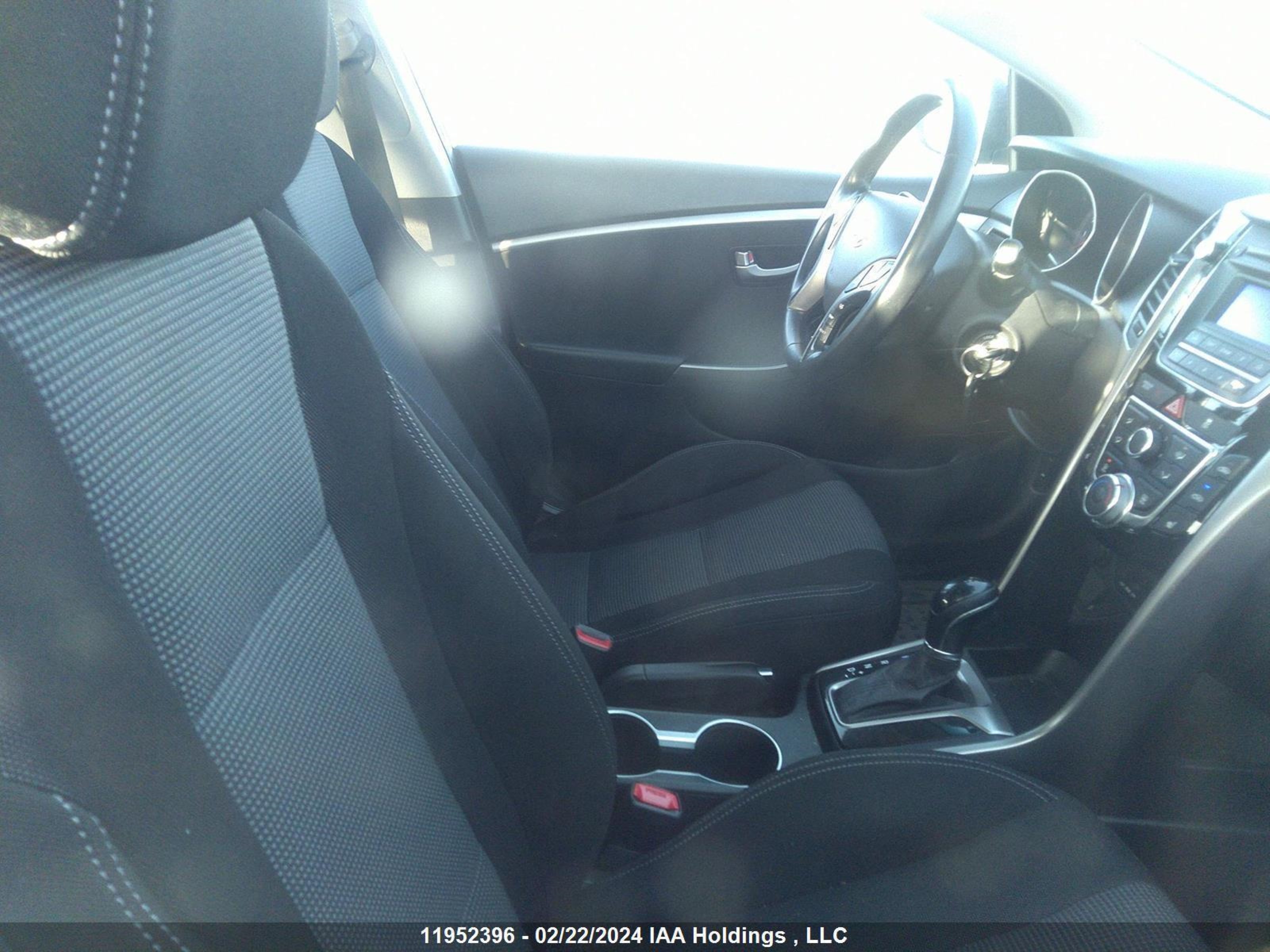 Photo 4 VIN: KMHD35LE2DU092798 - HYUNDAI ELANTRA 