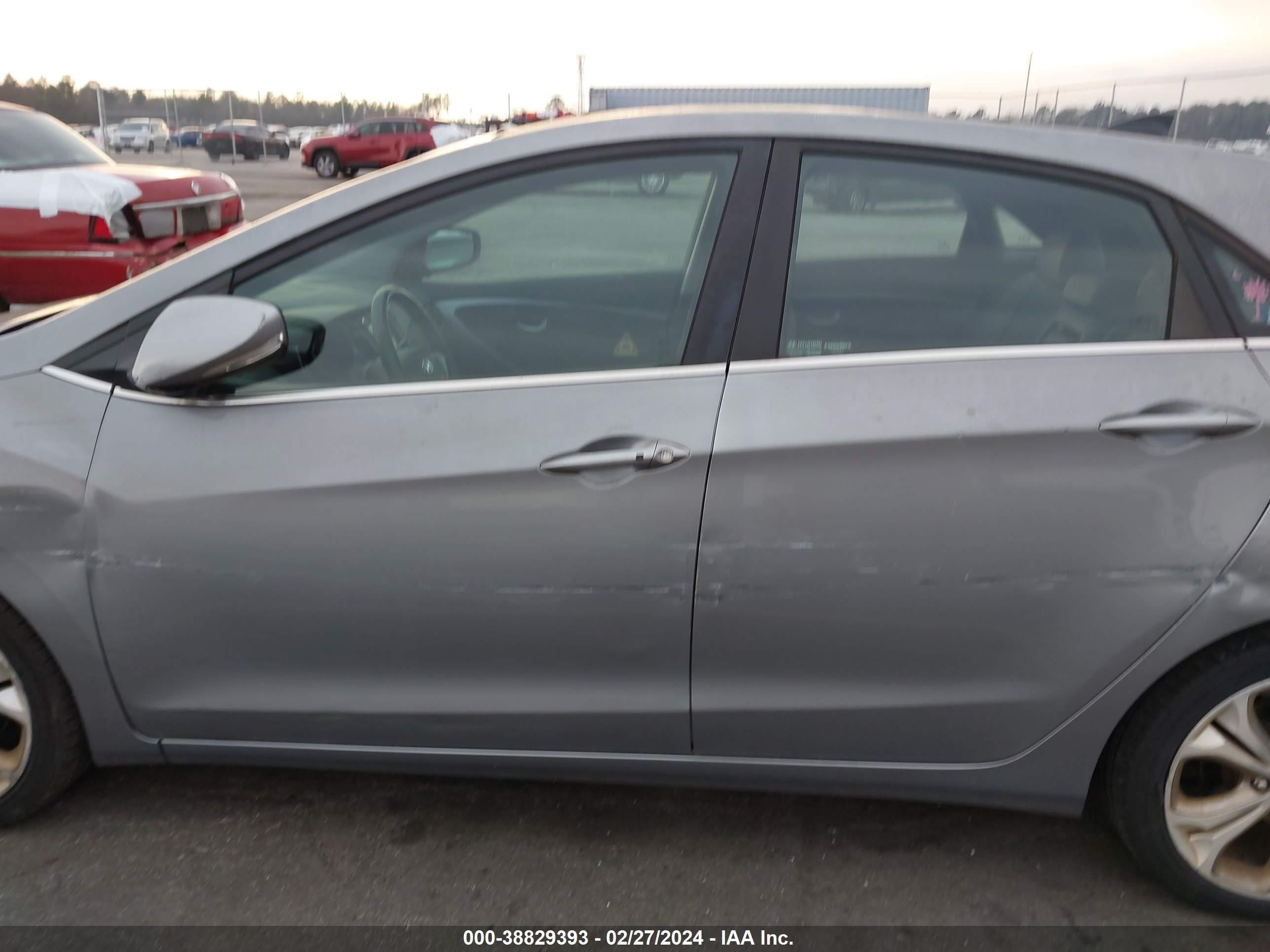 Photo 11 VIN: KMHD35LE2DU149663 - HYUNDAI ELANTRA 