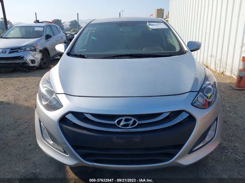 Photo 12 VIN: KMHD35LE3DU126683 - HYUNDAI ELANTRA 