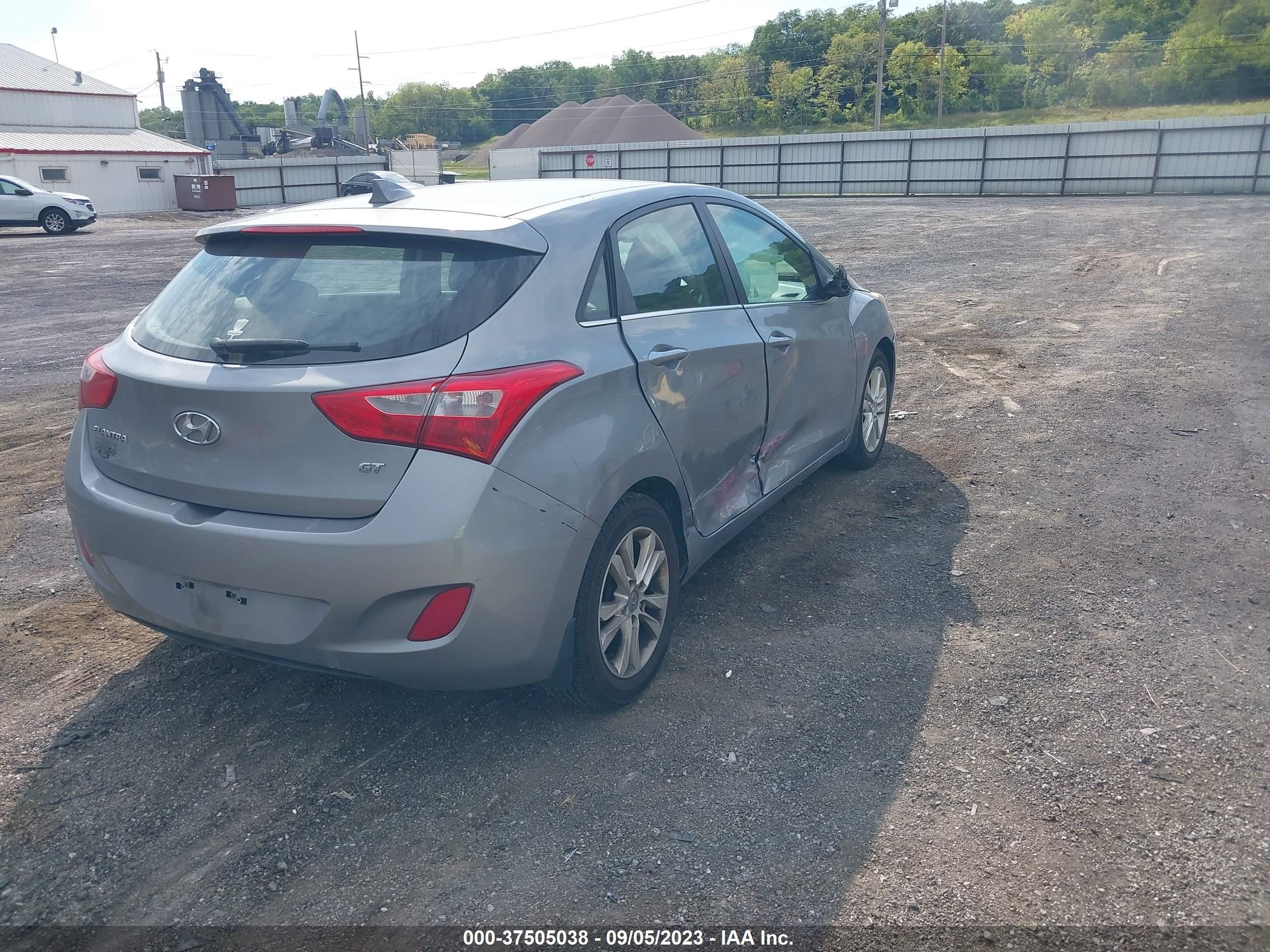 Photo 3 VIN: KMHD35LE4DU146800 - HYUNDAI ELANTRA 