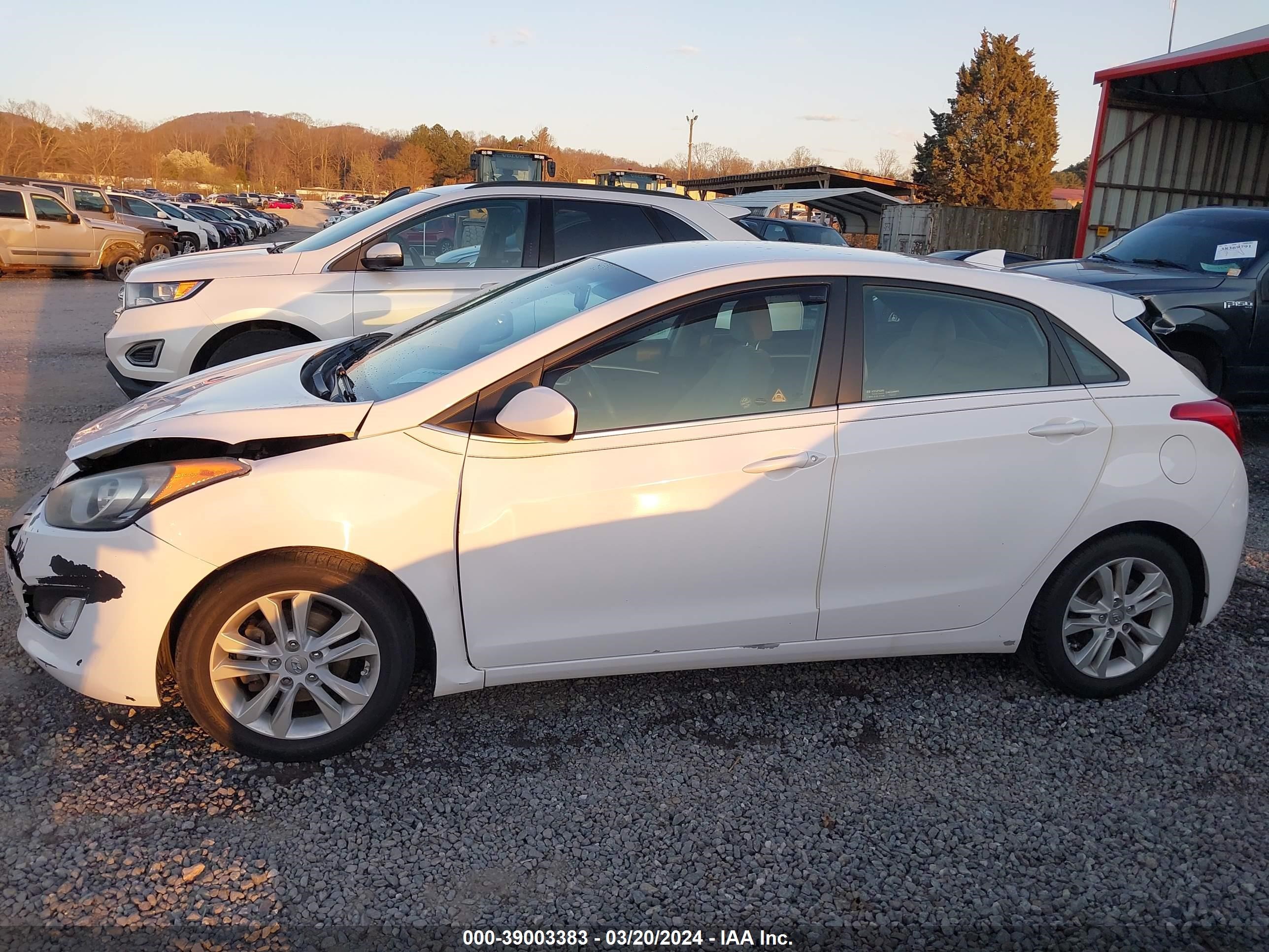 Photo 13 VIN: KMHD35LE4DU155156 - HYUNDAI ELANTRA 