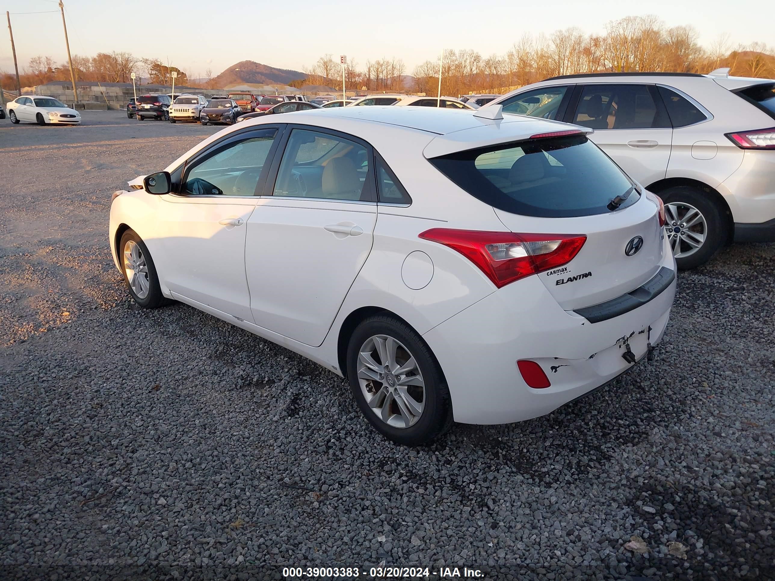 Photo 2 VIN: KMHD35LE4DU155156 - HYUNDAI ELANTRA 