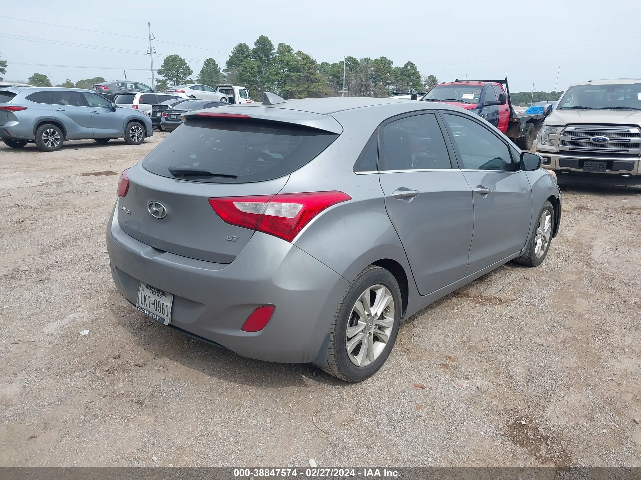 Photo 3 VIN: KMHD35LE7DU119218 - HYUNDAI ELANTRA 