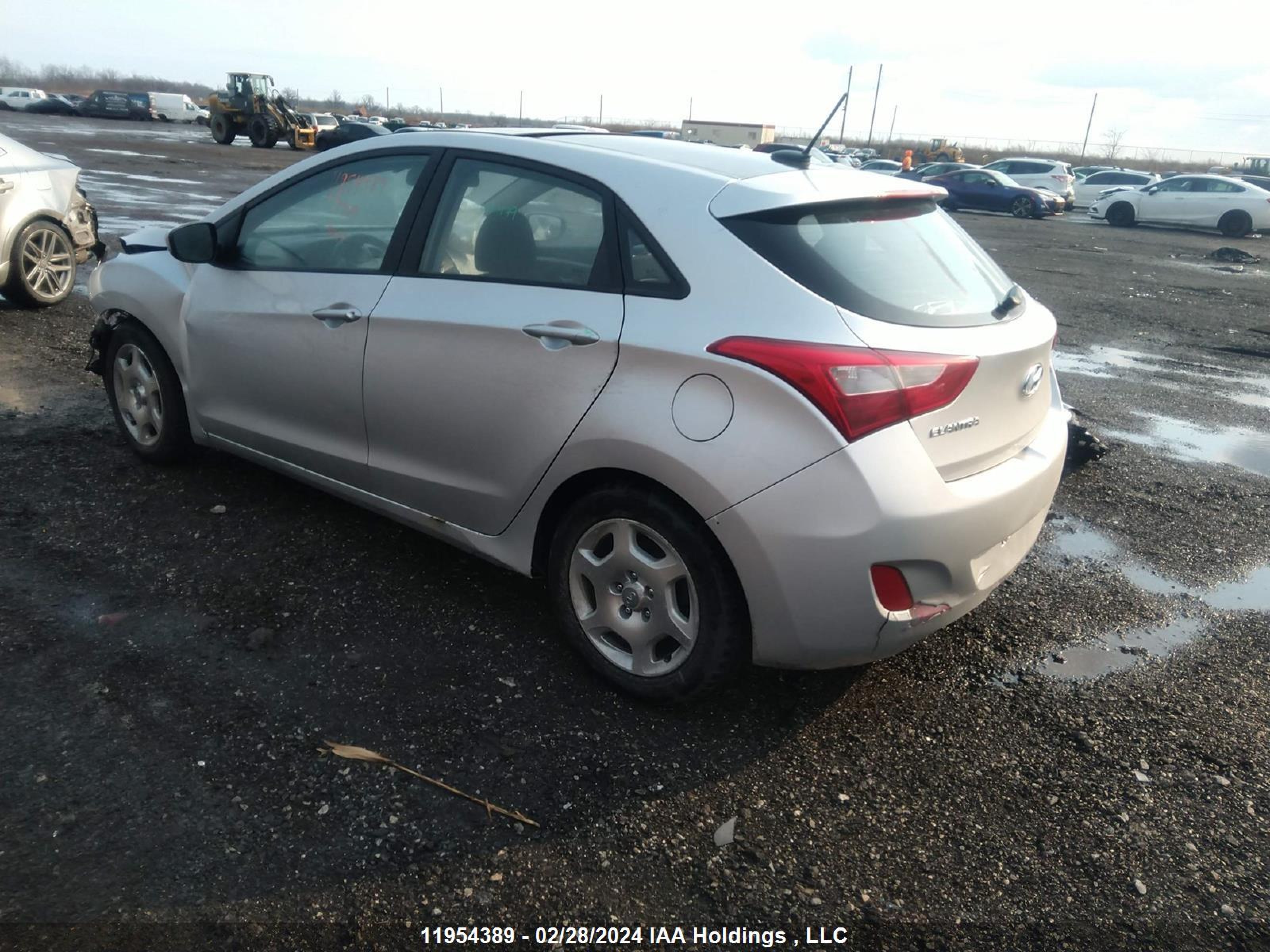 Photo 2 VIN: KMHD35LE7DU123625 - HYUNDAI ELANTRA 