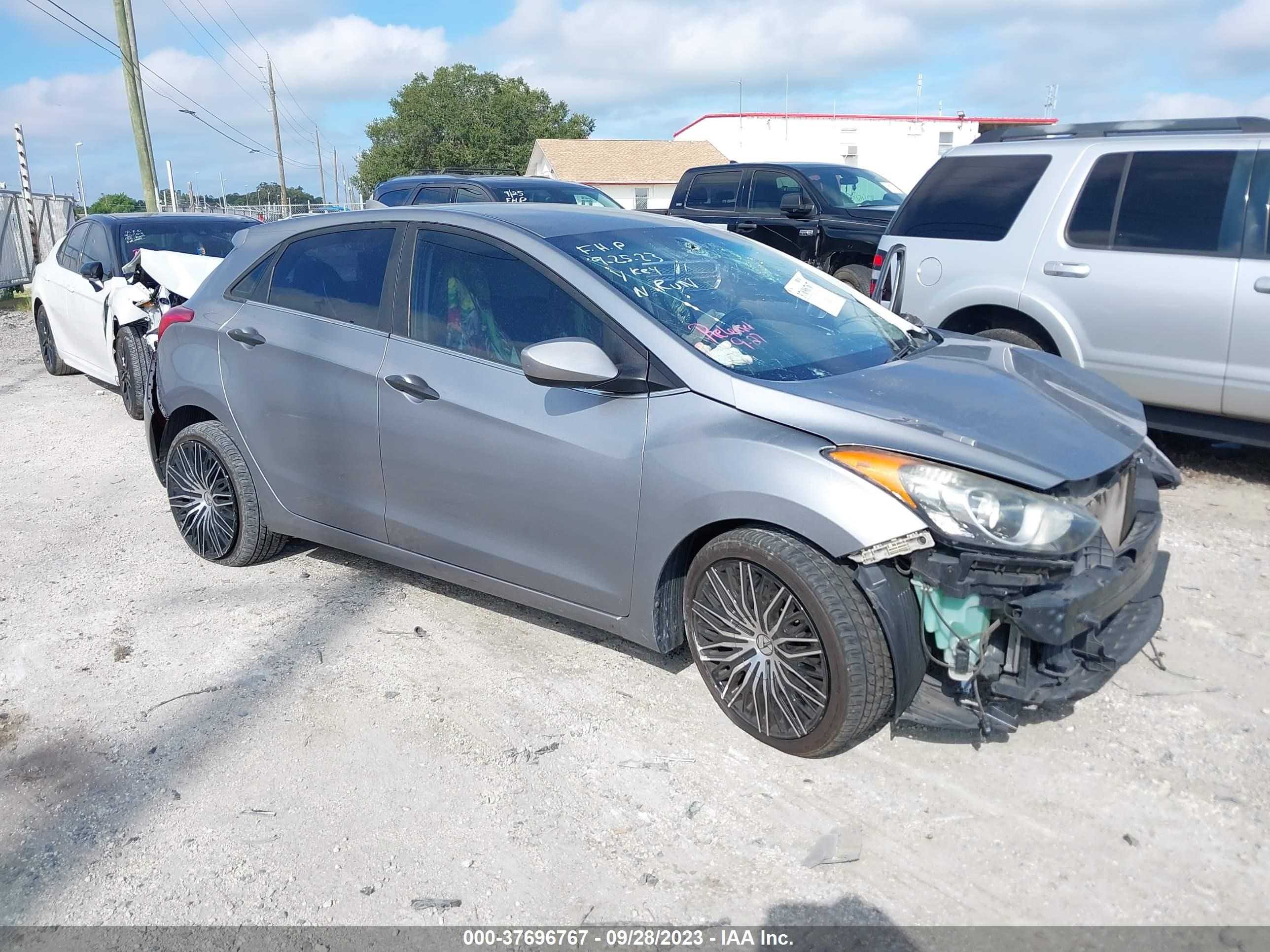 Photo 0 VIN: KMHD35LE8DU082681 - HYUNDAI ELANTRA 