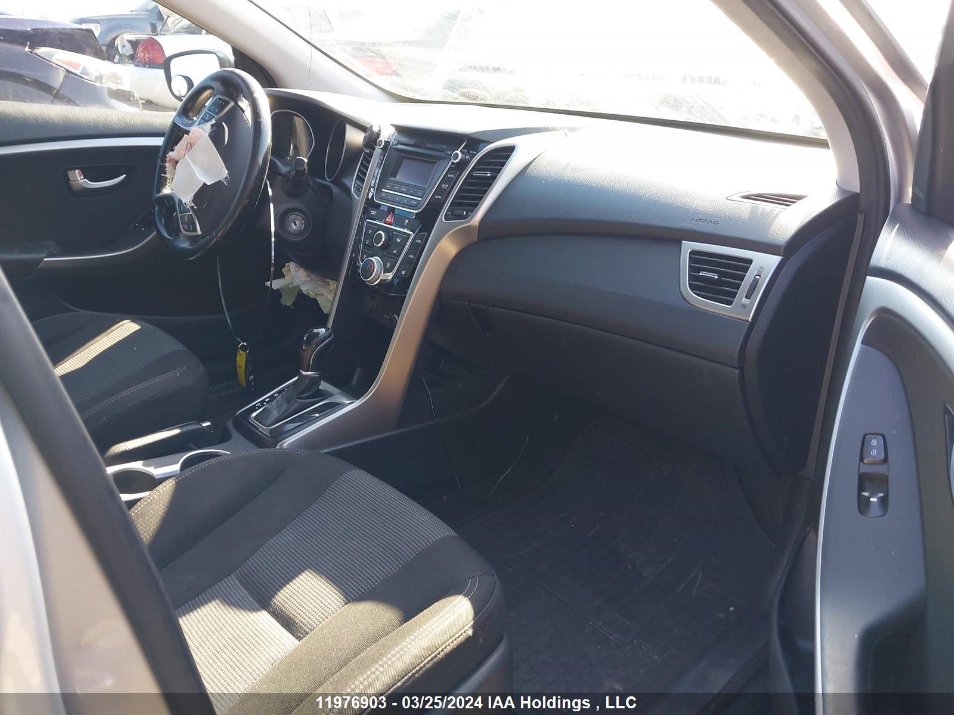 Photo 4 VIN: KMHD35LEXDU129077 - HYUNDAI ELANTRA 