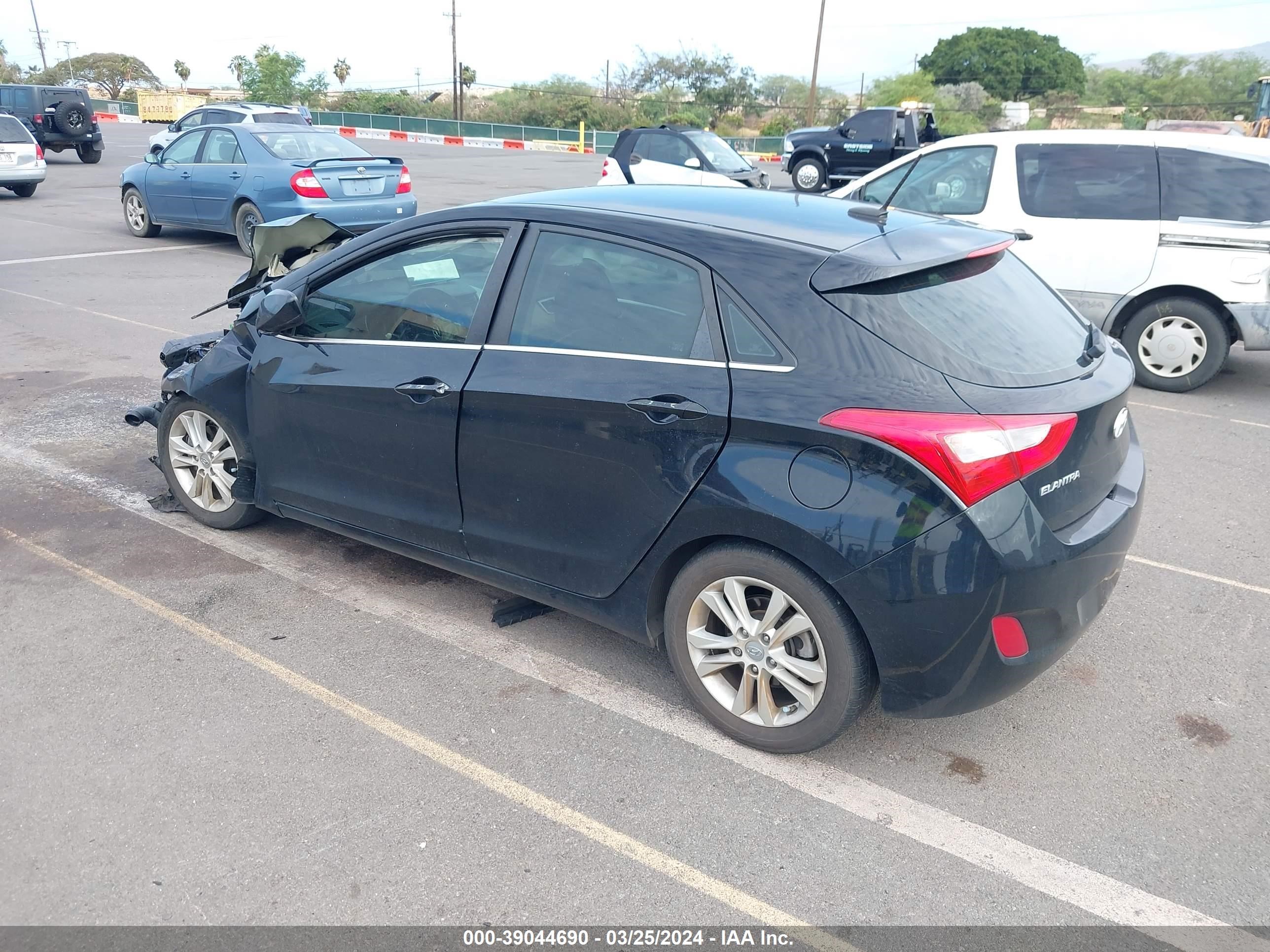 Photo 2 VIN: KMHD35LH0EU212352 - HYUNDAI ELANTRA 