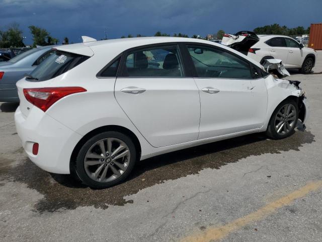 Photo 2 VIN: KMHD35LH1GU326976 - HYUNDAI ELANTRA GT 