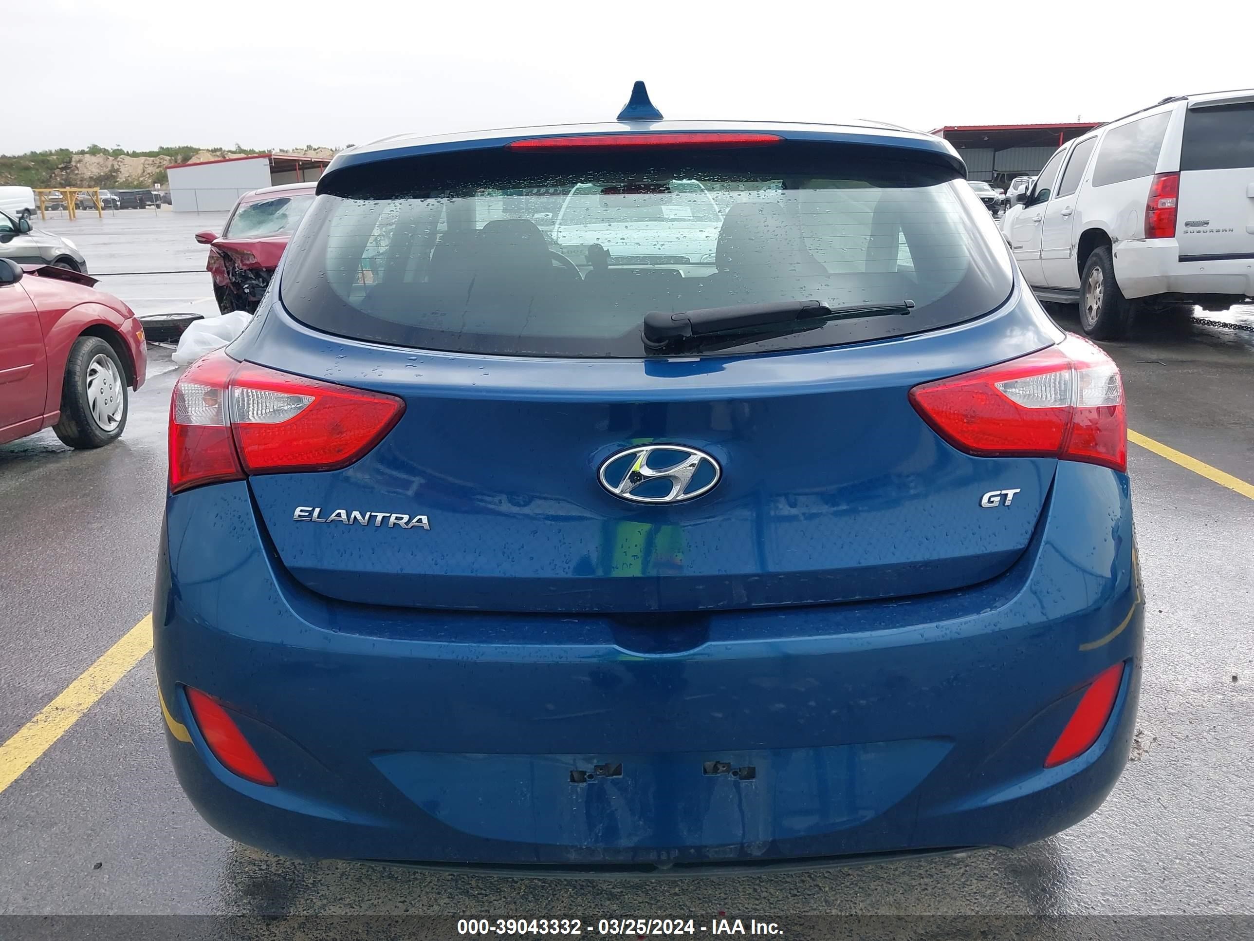 Photo 15 VIN: KMHD35LH2GU307725 - HYUNDAI ELANTRA 