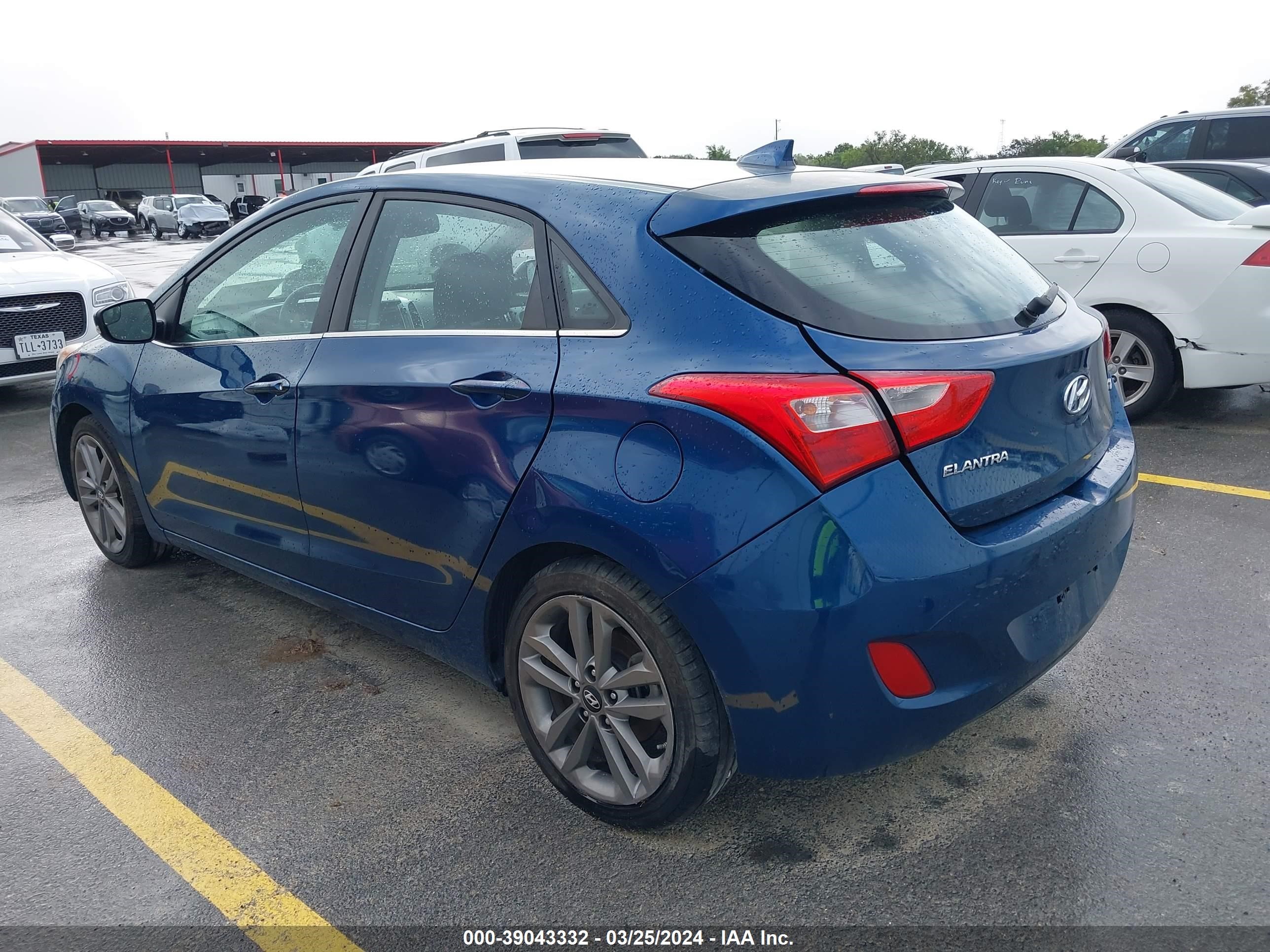 Photo 2 VIN: KMHD35LH2GU307725 - HYUNDAI ELANTRA 