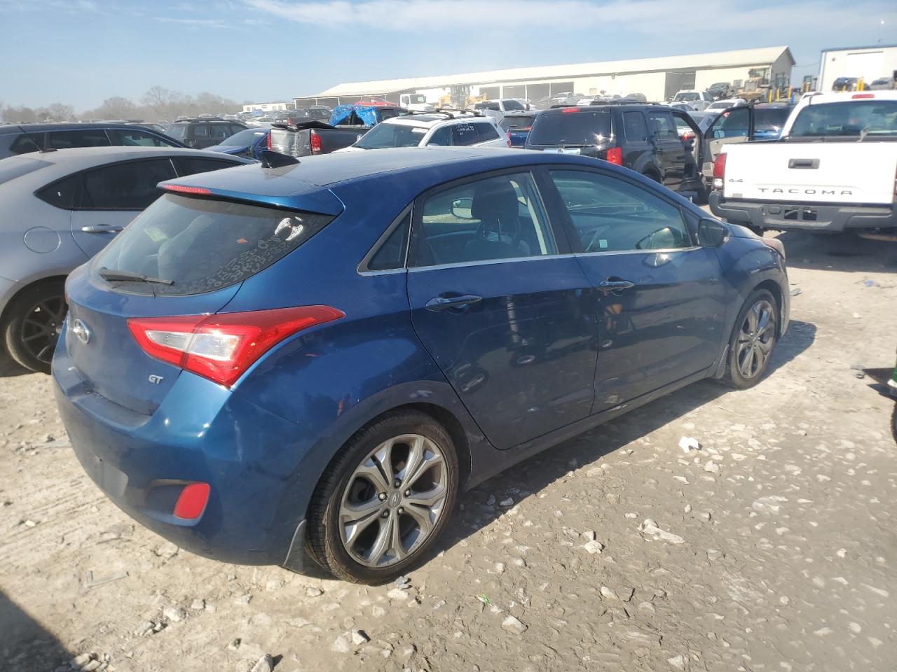 Photo 2 VIN: KMHD35LH3FU236260 - HYUNDAI ELANTRA 