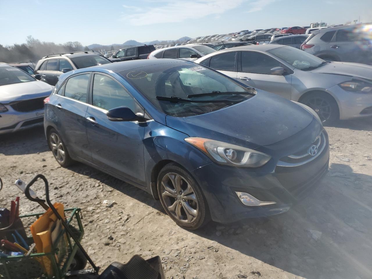 Photo 3 VIN: KMHD35LH3FU236260 - HYUNDAI ELANTRA 