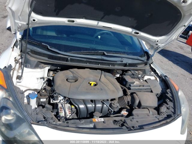 Photo 9 VIN: KMHD35LH3GU341057 - HYUNDAI ELANTRA 